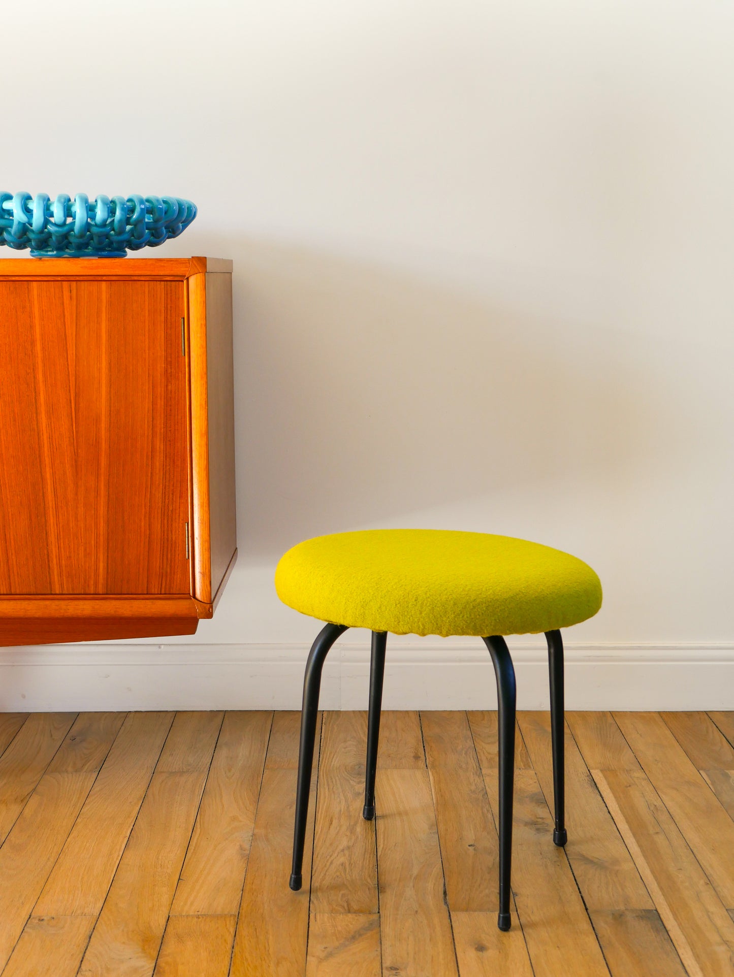 Tabouret en fer noir et laine bouillie, Vert, 1960