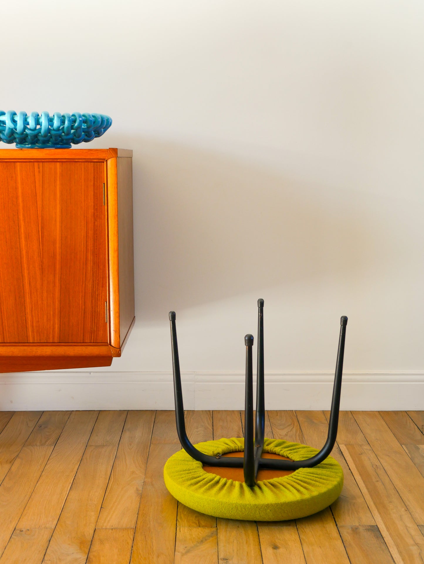 Tabouret en fer noir et laine bouillie, Vert, 1960