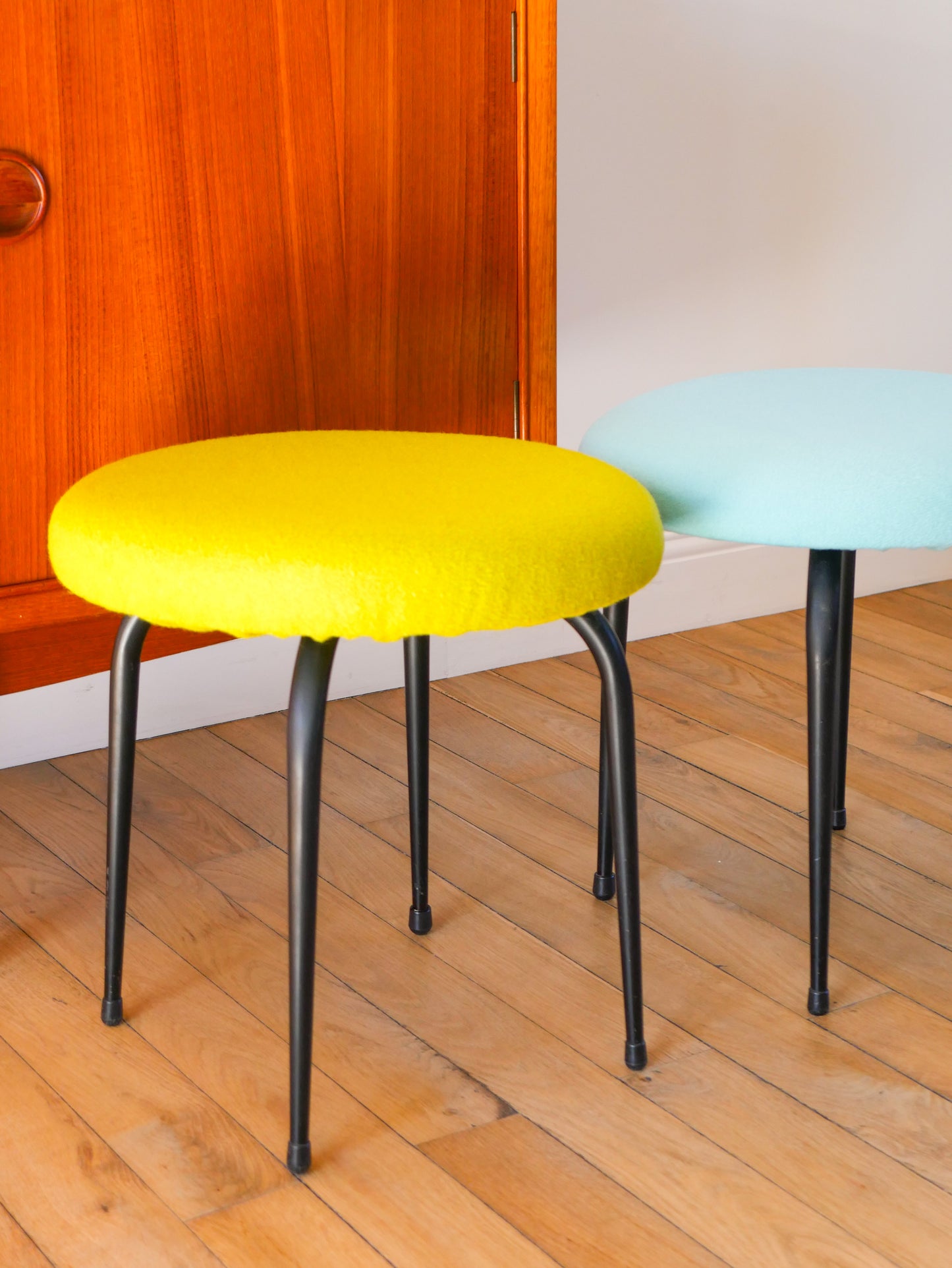 Tabouret en fer noir et laine bouillie, Vert, 1960