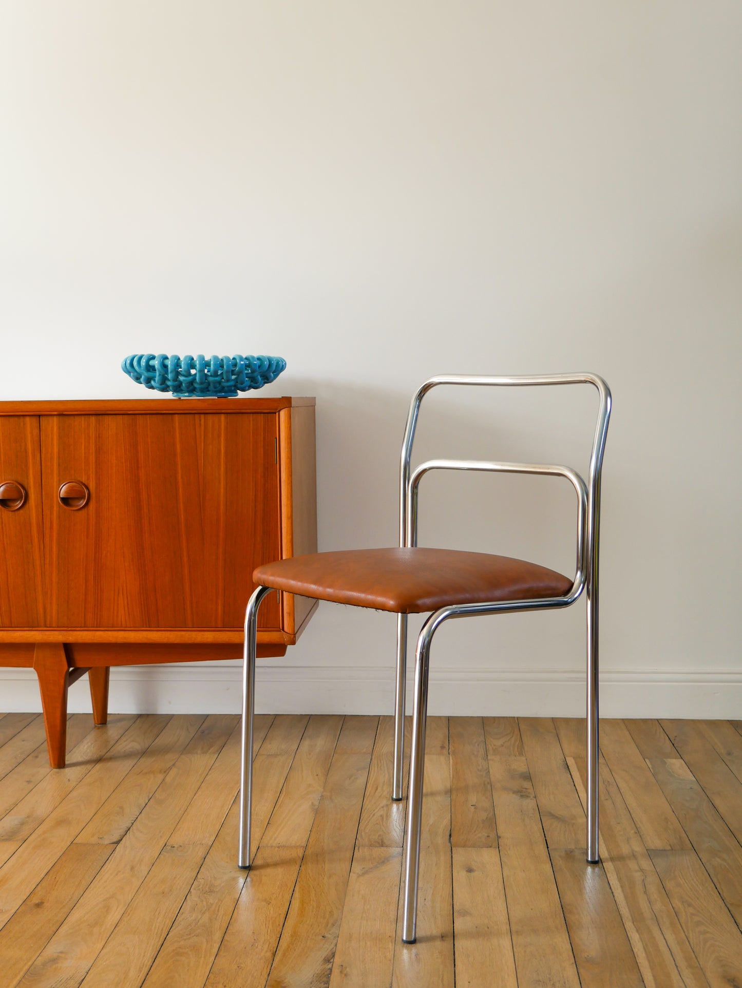 Chaise en chrome et skaï, Fauve, Design Bauhaus, 1970