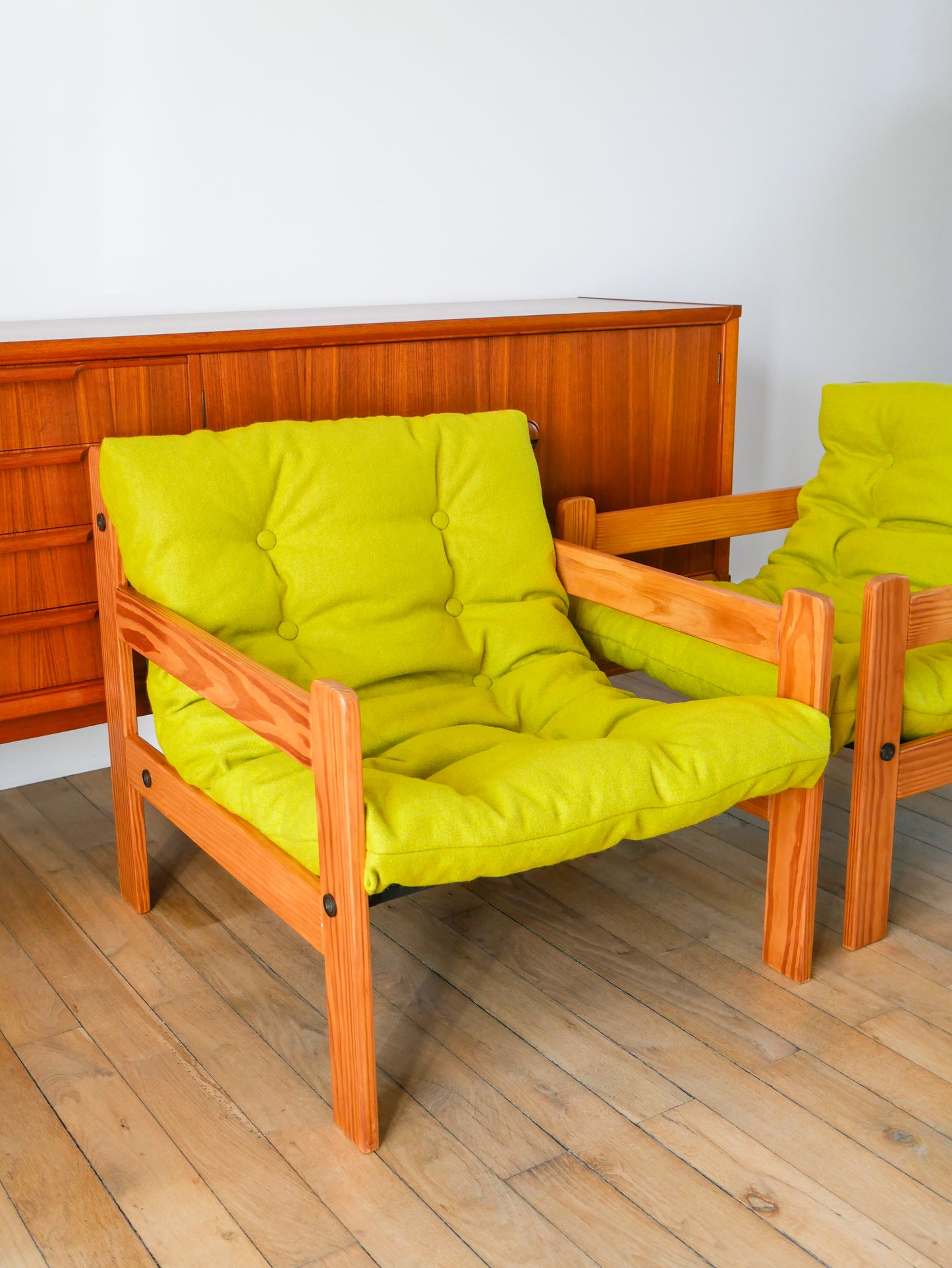 Paire de chauffeuses en pin et laine bouillie, Vert Matcha, 1980