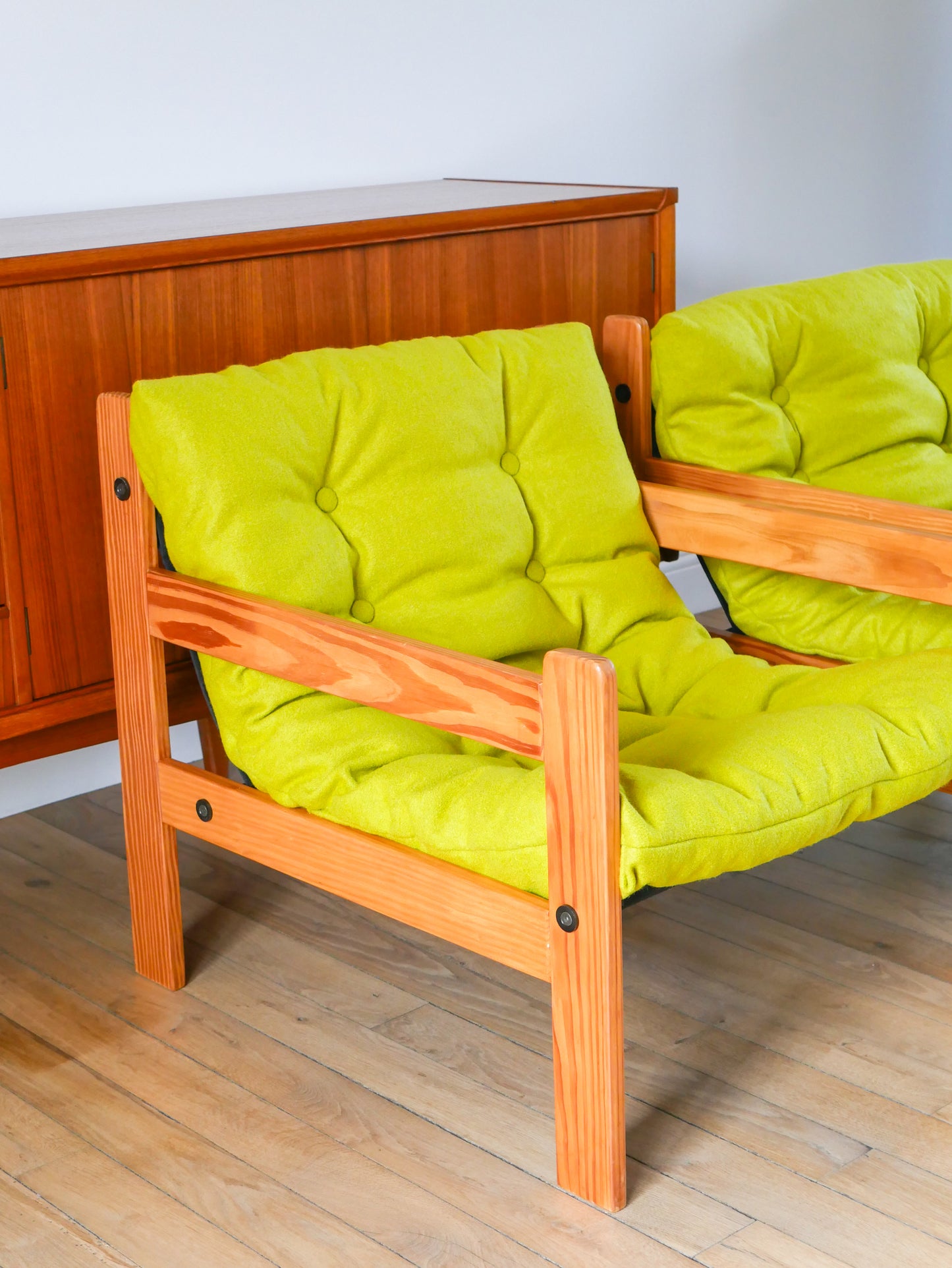 Paire de chauffeuses en pin et laine bouillie, Vert Matcha, 1980