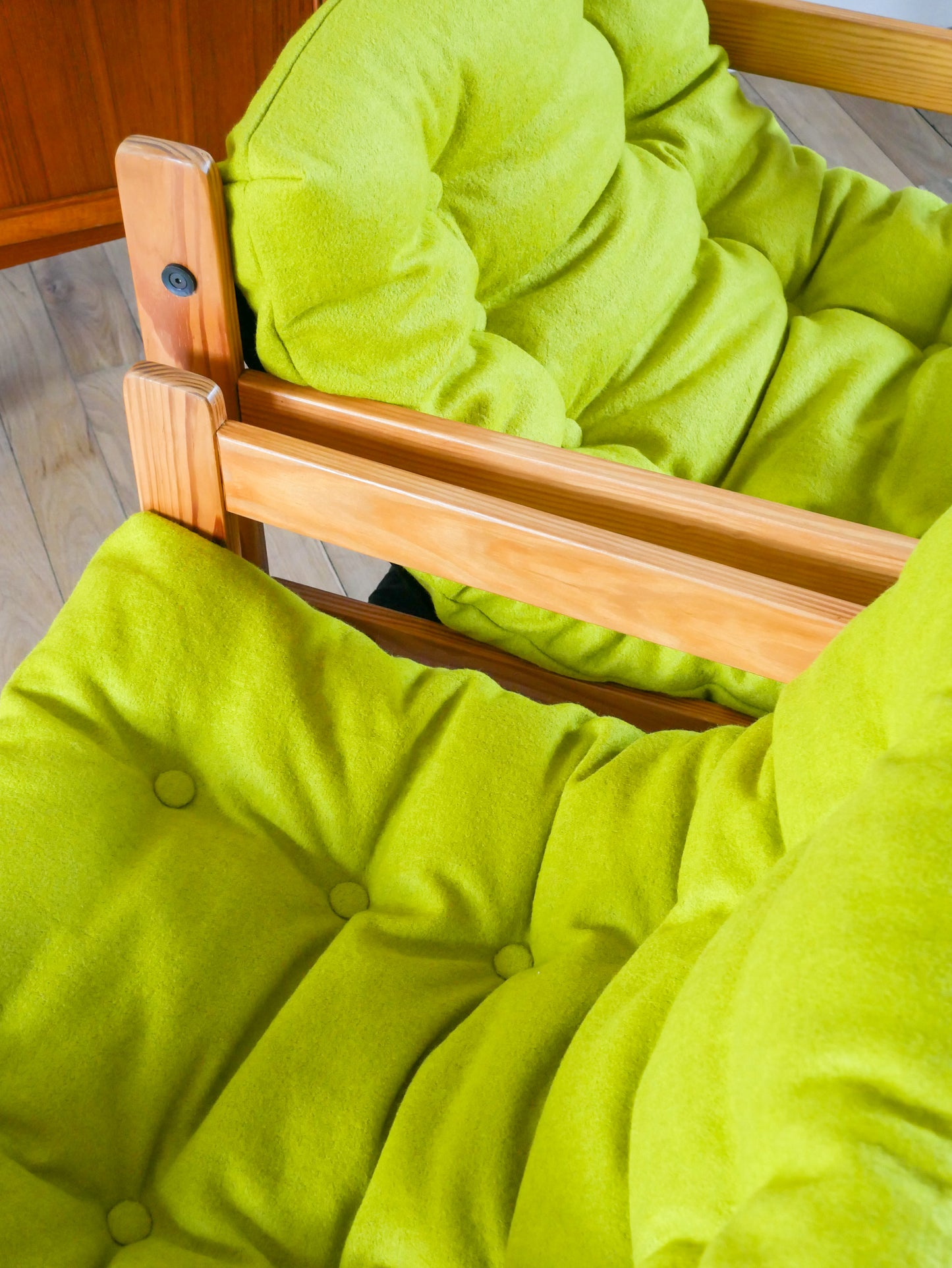Paire de chauffeuses en pin et laine bouillie, Vert Matcha, 1980