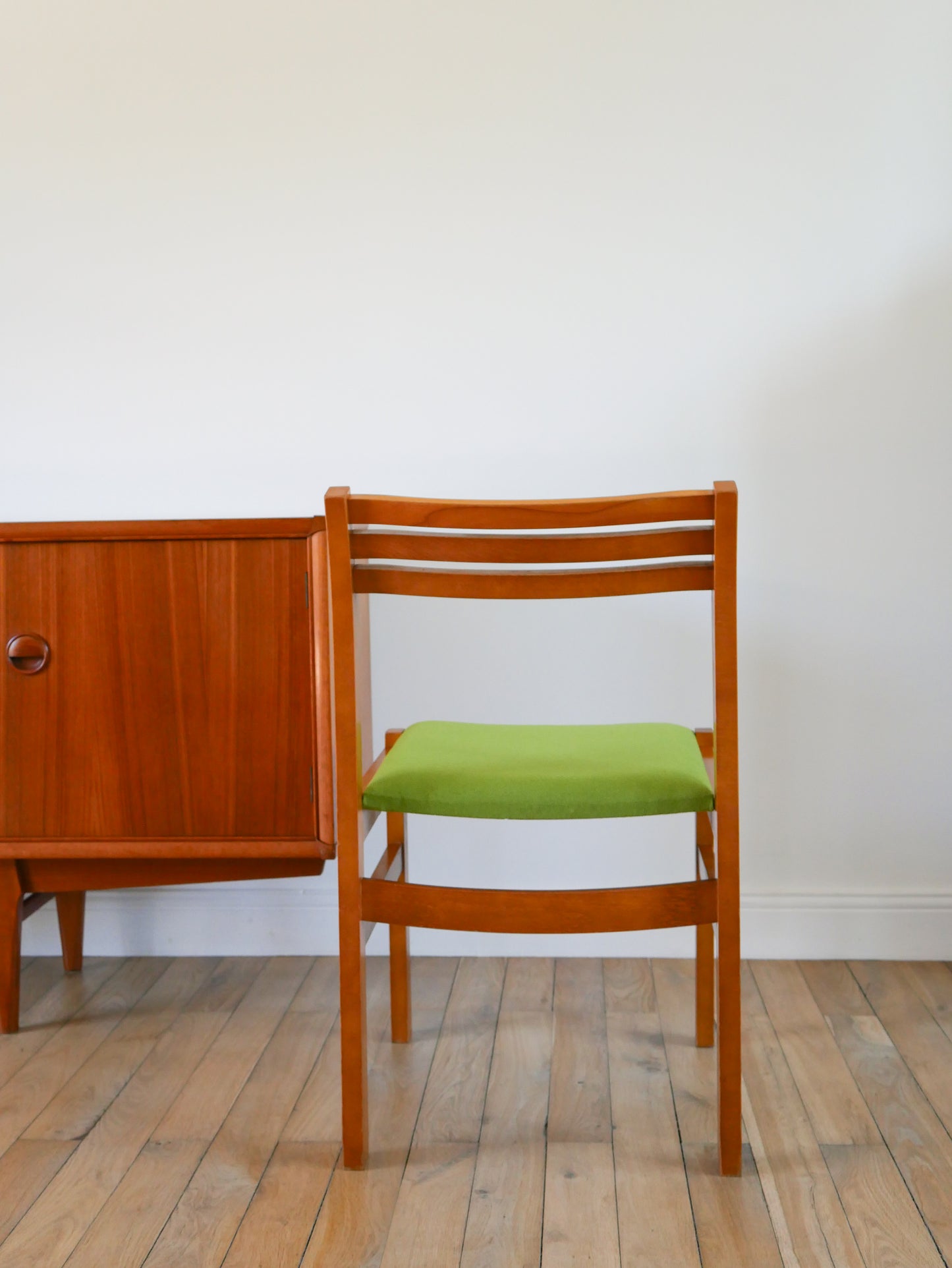 Ensemble de 4 chaises Scandinaves en bois de hêtre, retapissées en laine, Green Matcha, 1960