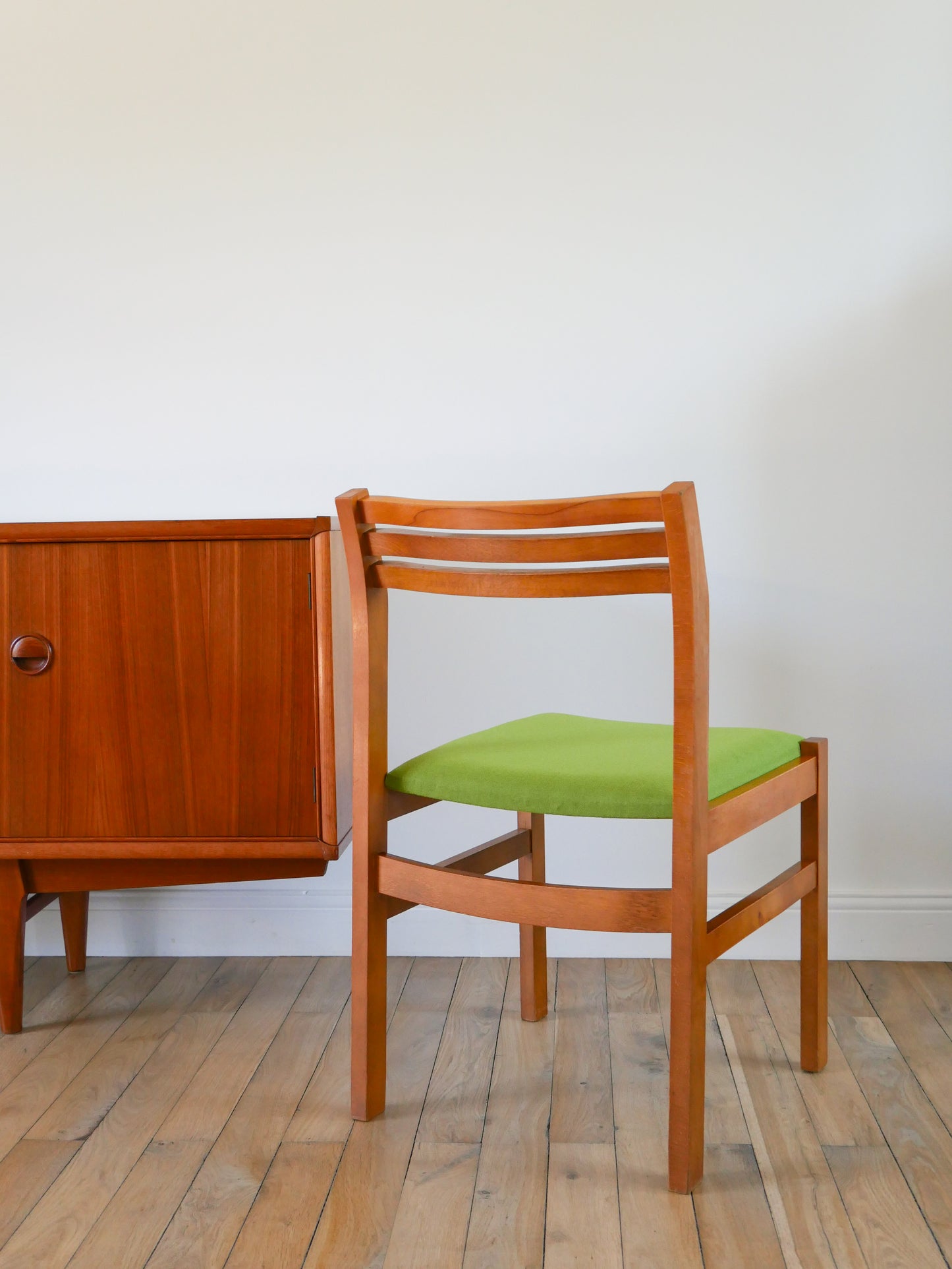 Ensemble de 4 chaises Scandinaves en bois de hêtre, retapissées en laine, Green Matcha, 1960