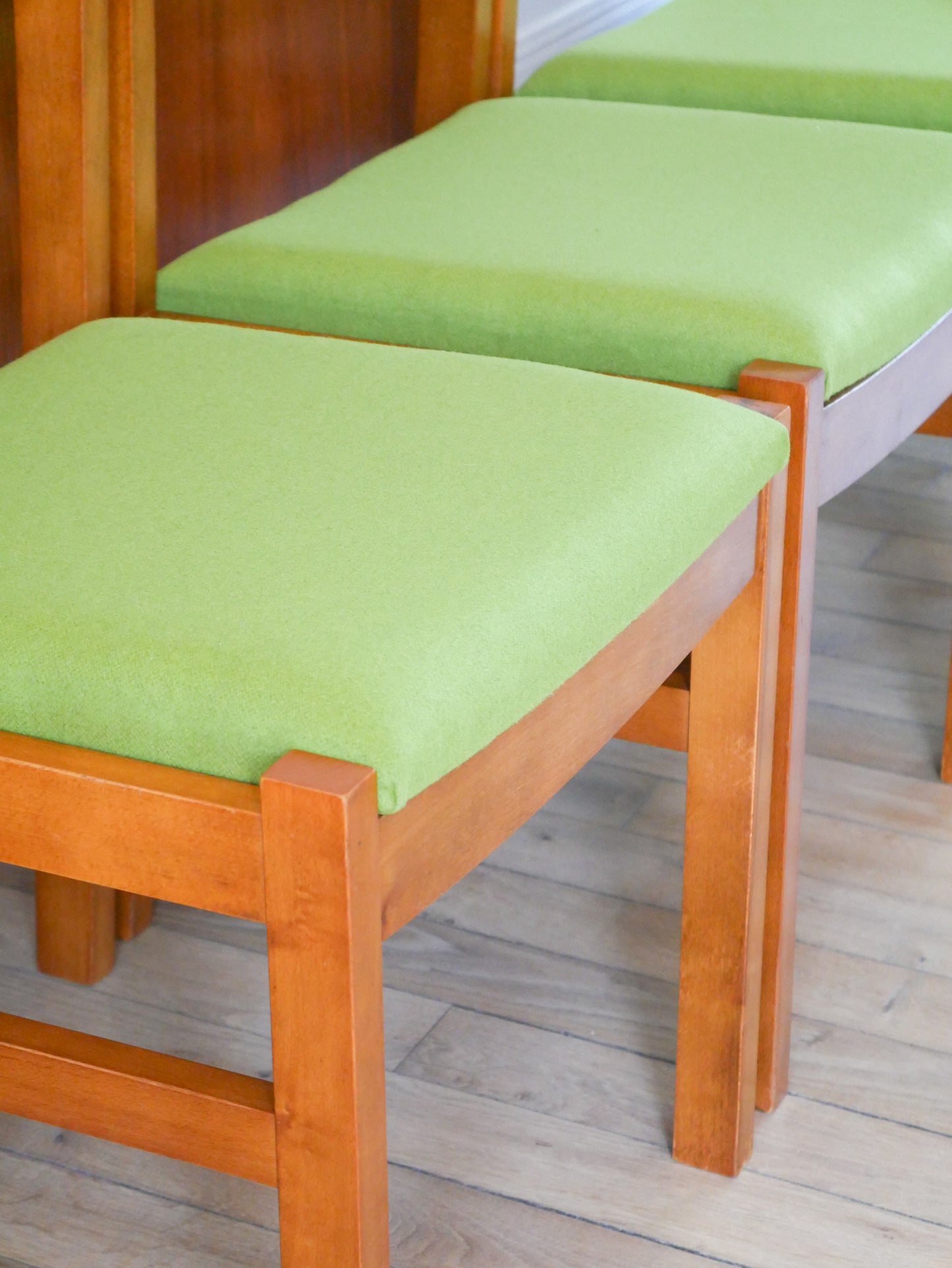 Ensemble de 4 chaises Scandinaves en bois de hêtre, retapissées en laine, Green Matcha, 1960