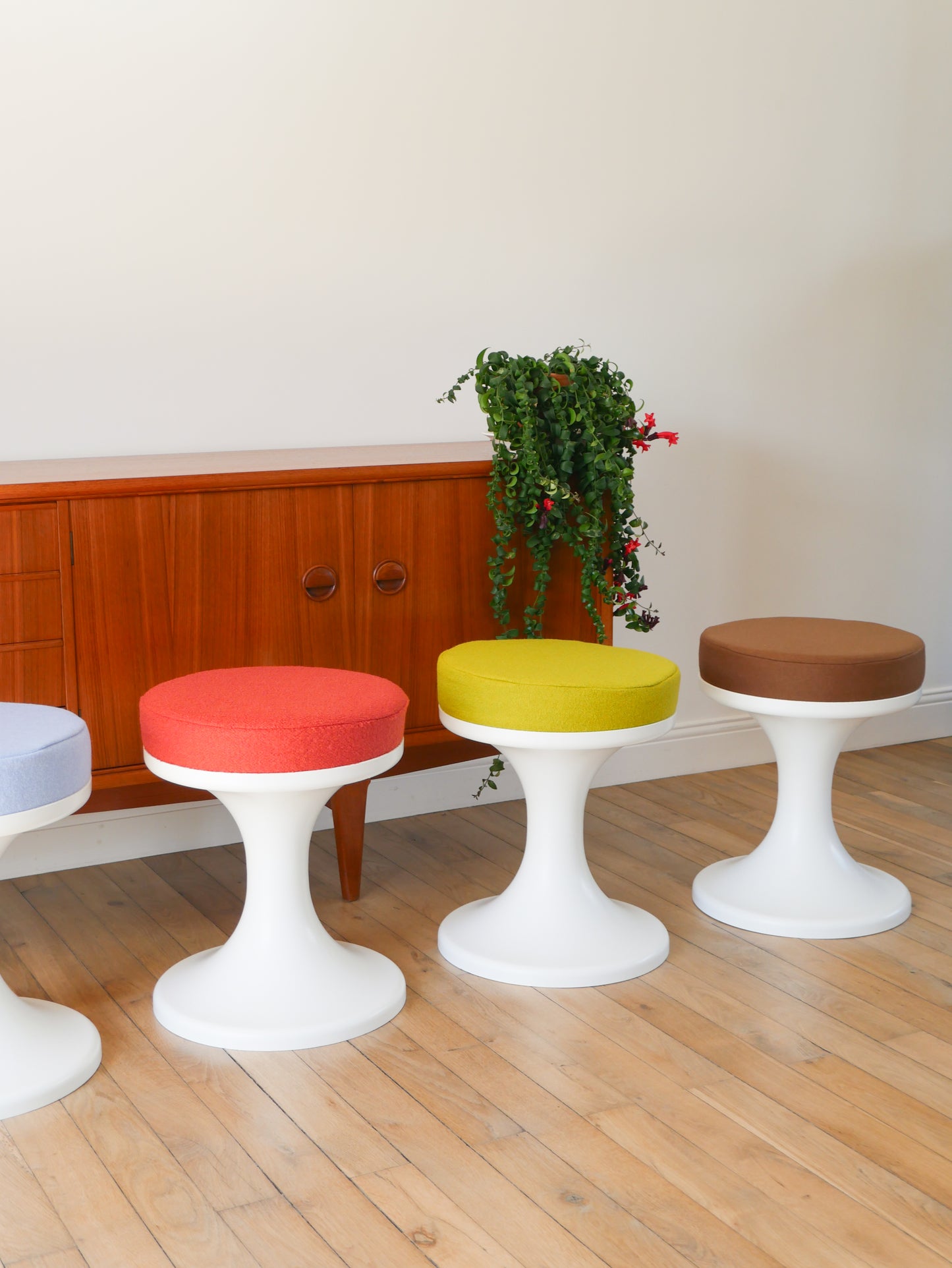 Tabouret tulipe en Plastique et Laine, Mocha Mousse, Design Space Age, 1970