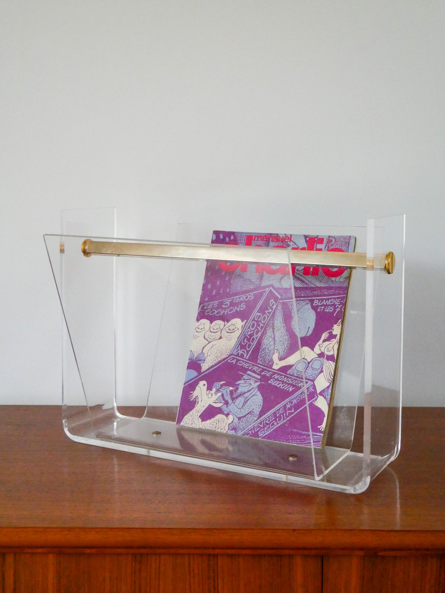 Porte-revue en plexi transparent et laiton doré, David Lange pour Roche Bobois, Design, 1970