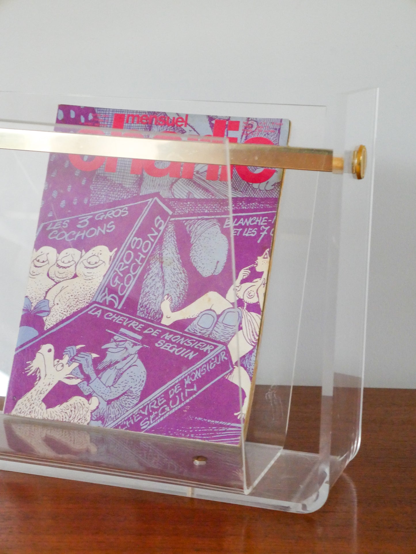 Porte-revue en plexi transparent et laiton doré, David Lange pour Roche Bobois, Design, 1970