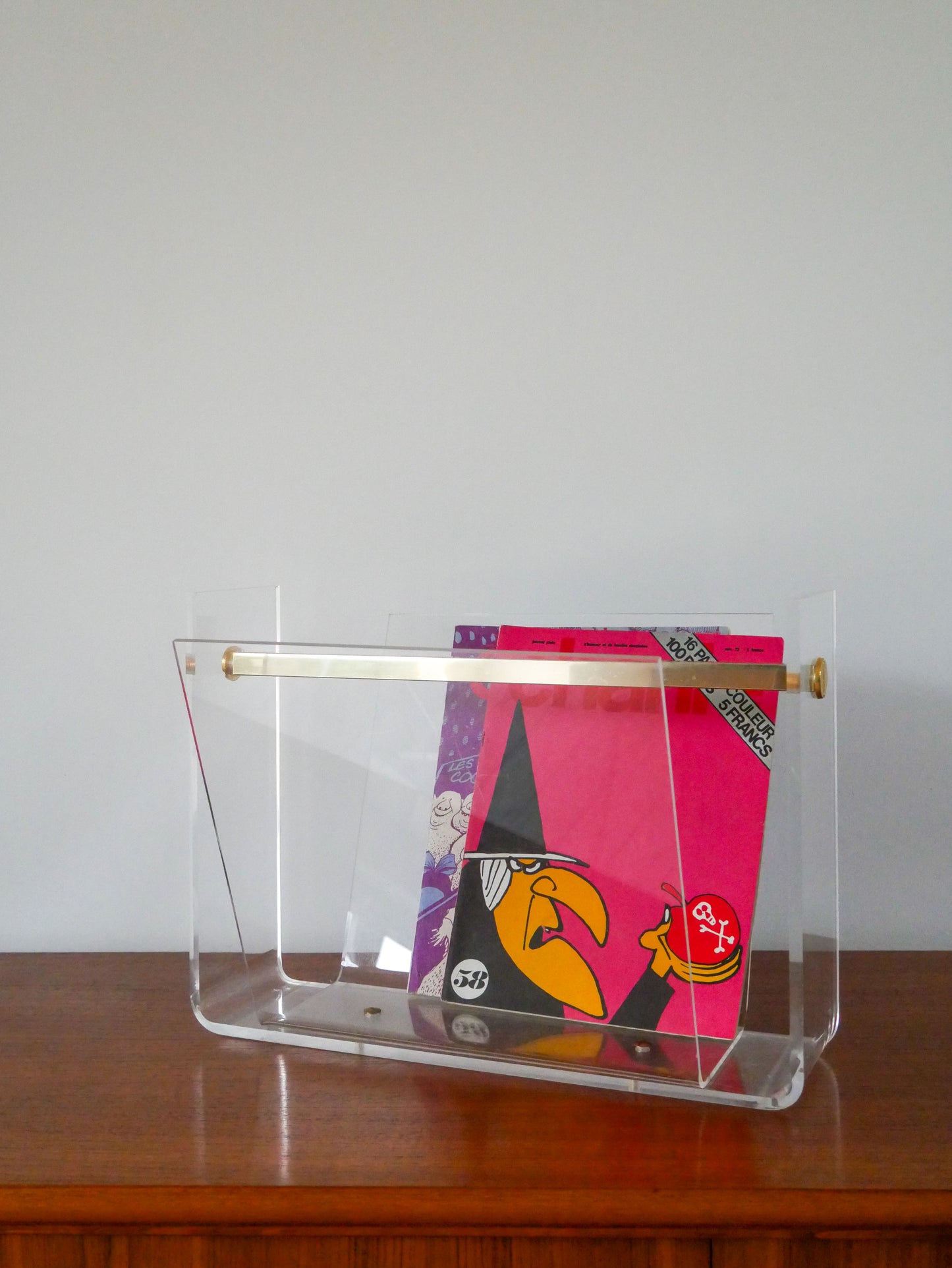 Porte-revue en plexi transparent et laiton doré, David Lange pour Roche Bobois, Design, 1970