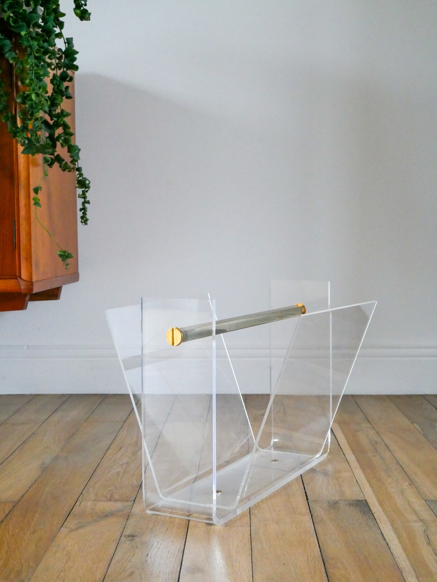 Porte-revue en plexi transparent et laiton doré, David Lange pour Roche Bobois, Design, 1970