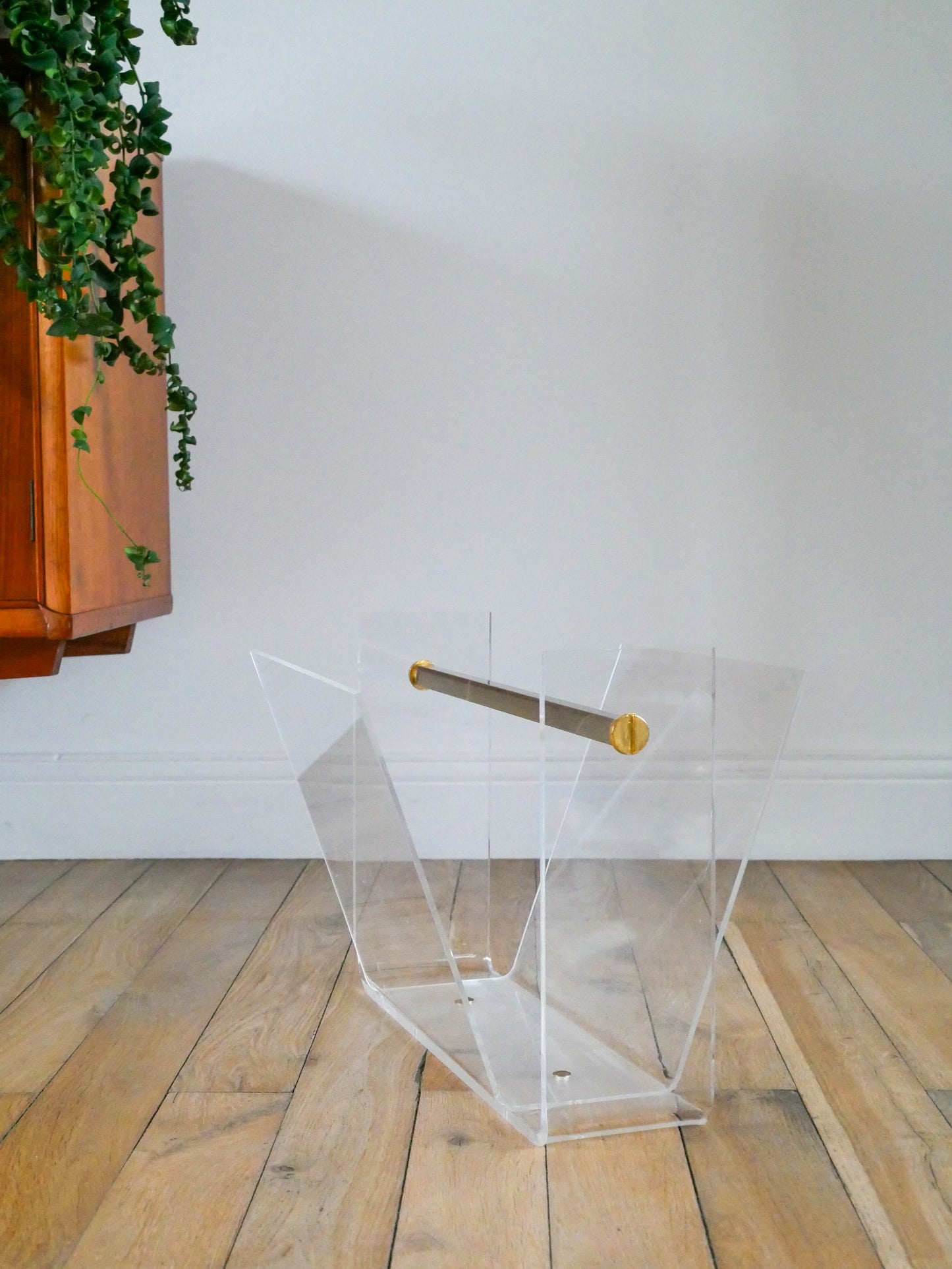Porte-revue en plexi transparent et laiton doré, David Lange pour Roche Bobois, Design, 1970