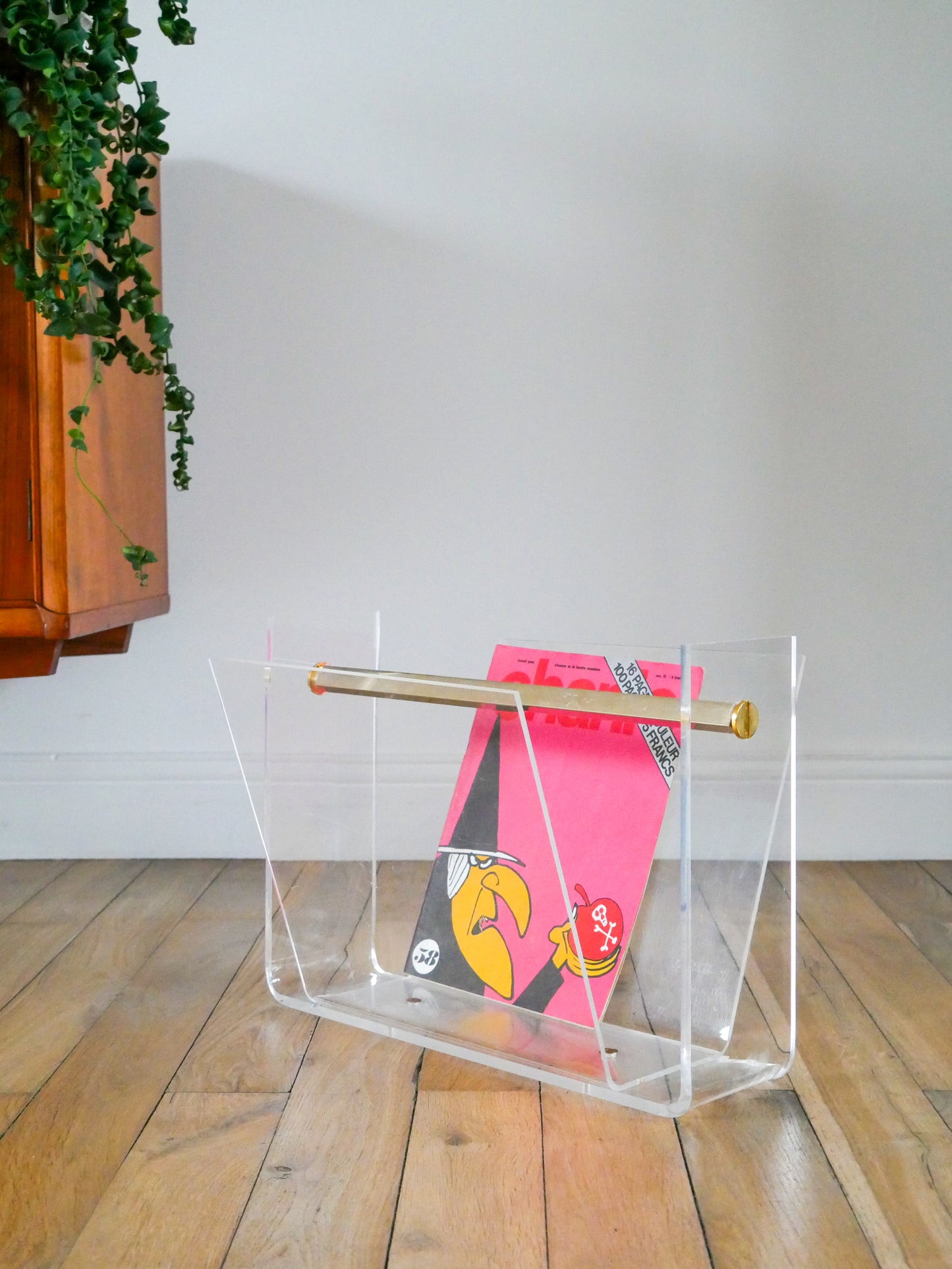 Porte-revue en plexi transparent et laiton doré, David Lange pour Roche Bobois, Design, 1970