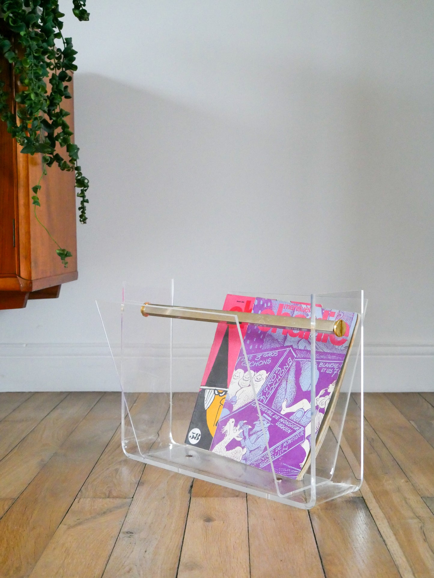 Porte-revue en plexi transparent et laiton doré, David Lange pour Roche Bobois, Design, 1970