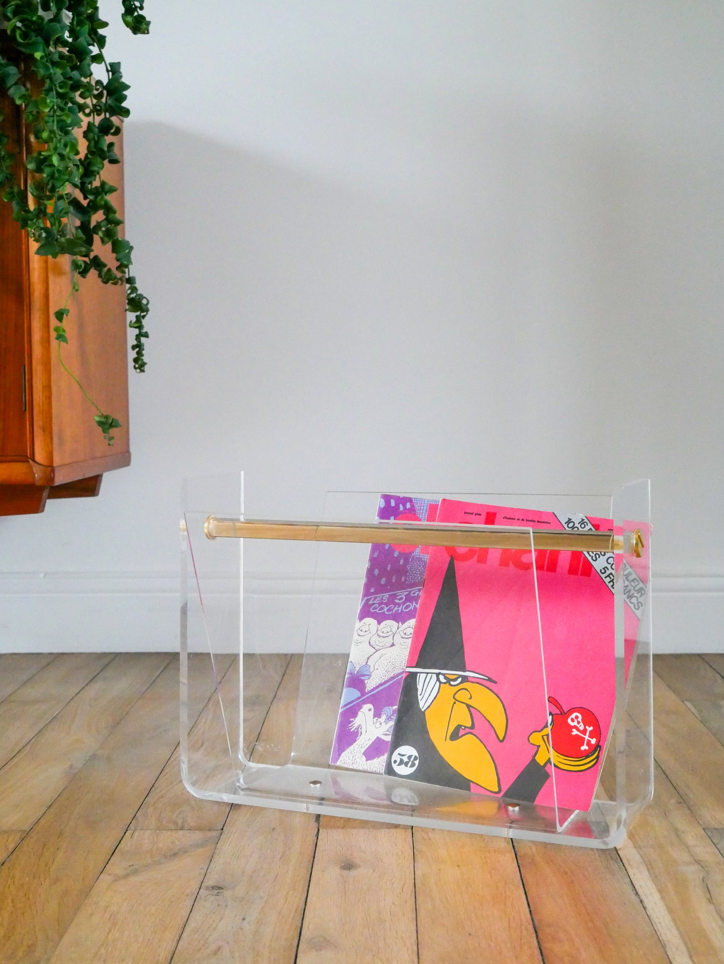 Porte-revue en plexi transparent et laiton doré, David Lange pour Roche Bobois, Design, 1970