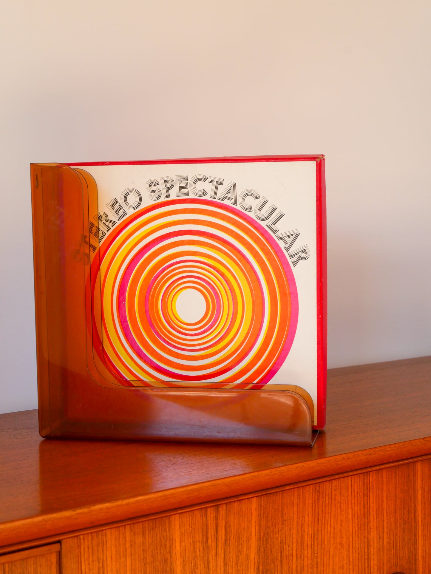Range-vinyles en plexi, Ambré, 1970