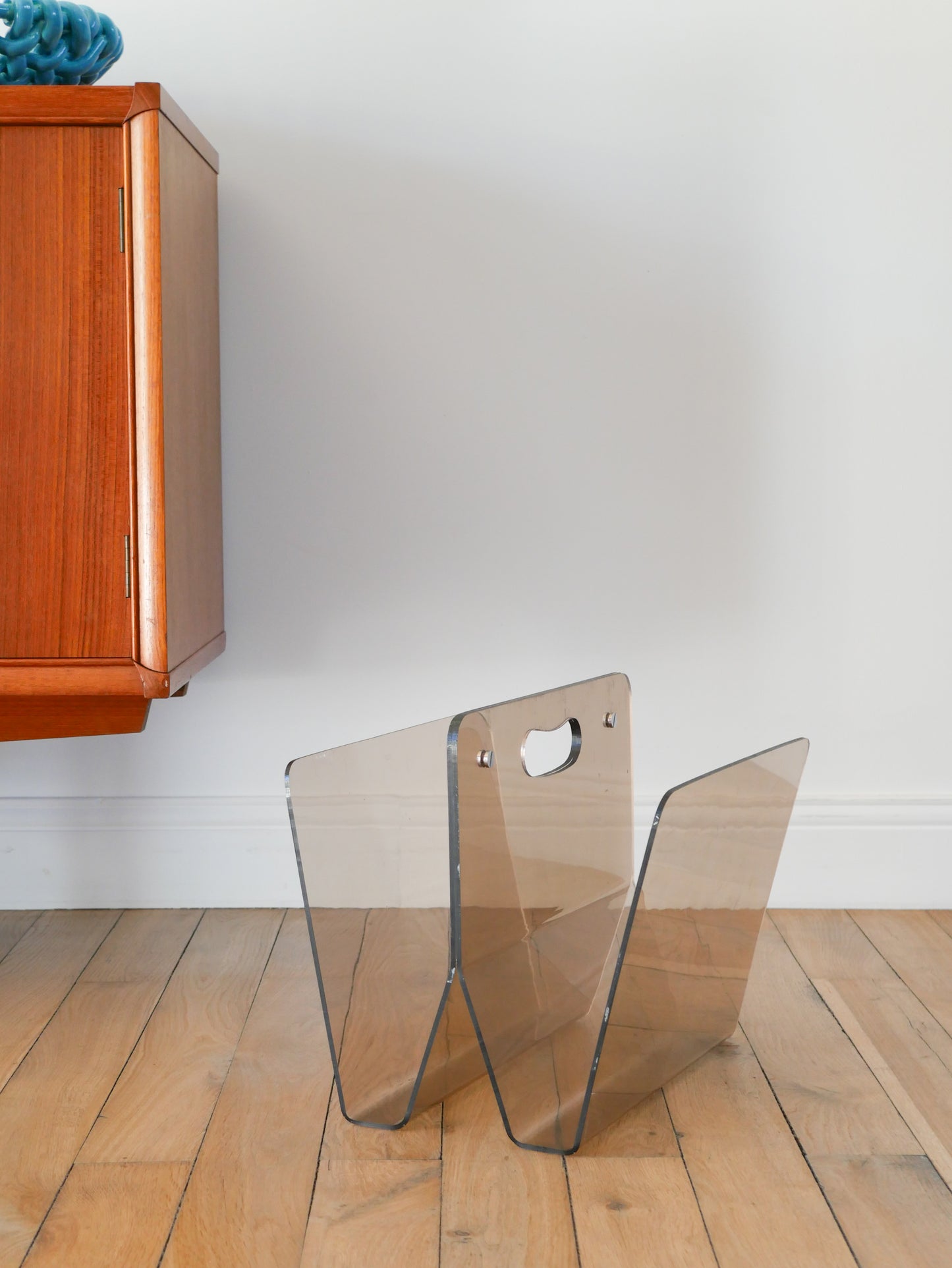 Porte-revues en plexi, Fumé, Design, 1970