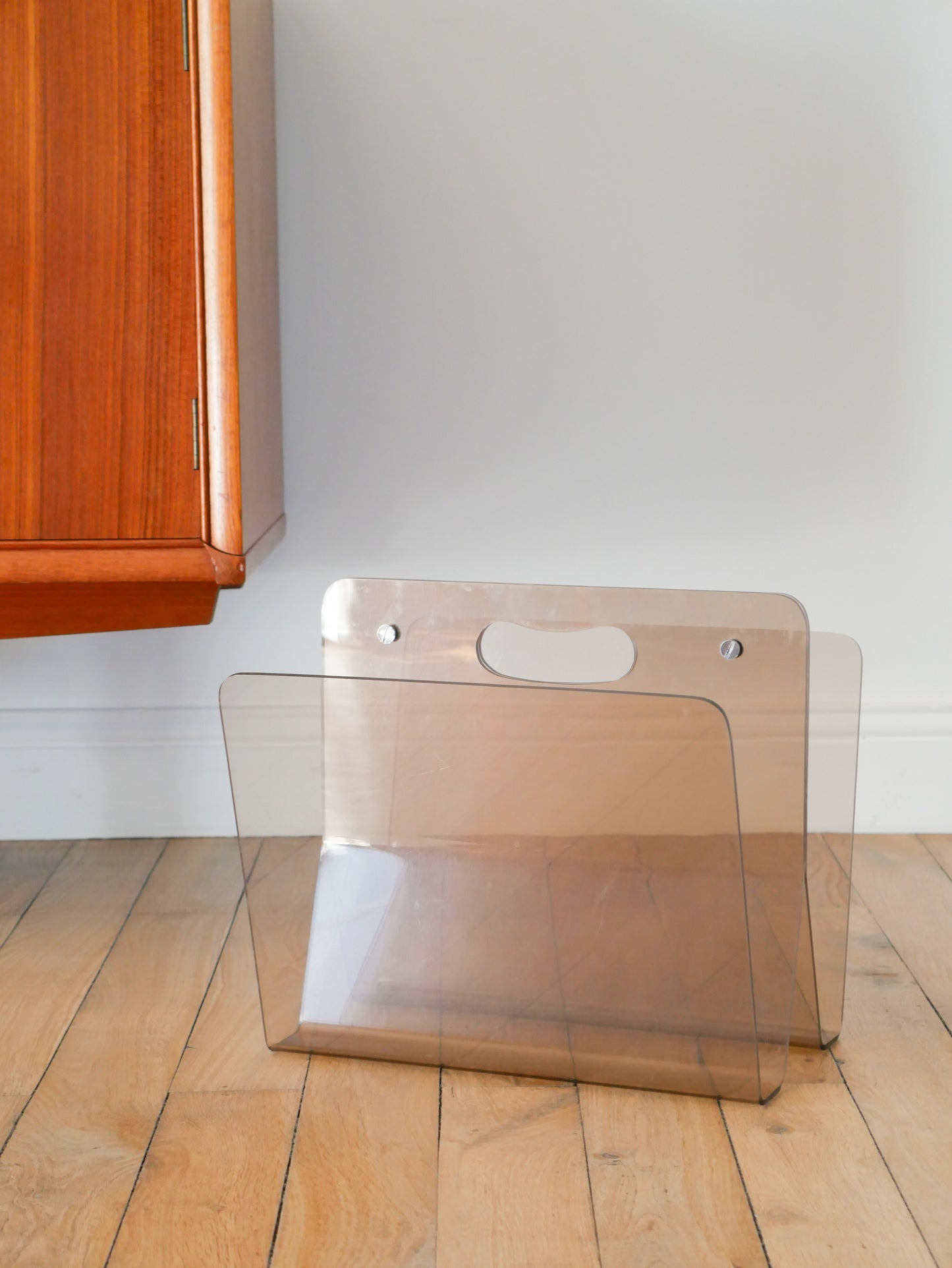 Porte-revues en plexi, Fumé, Design, 1970