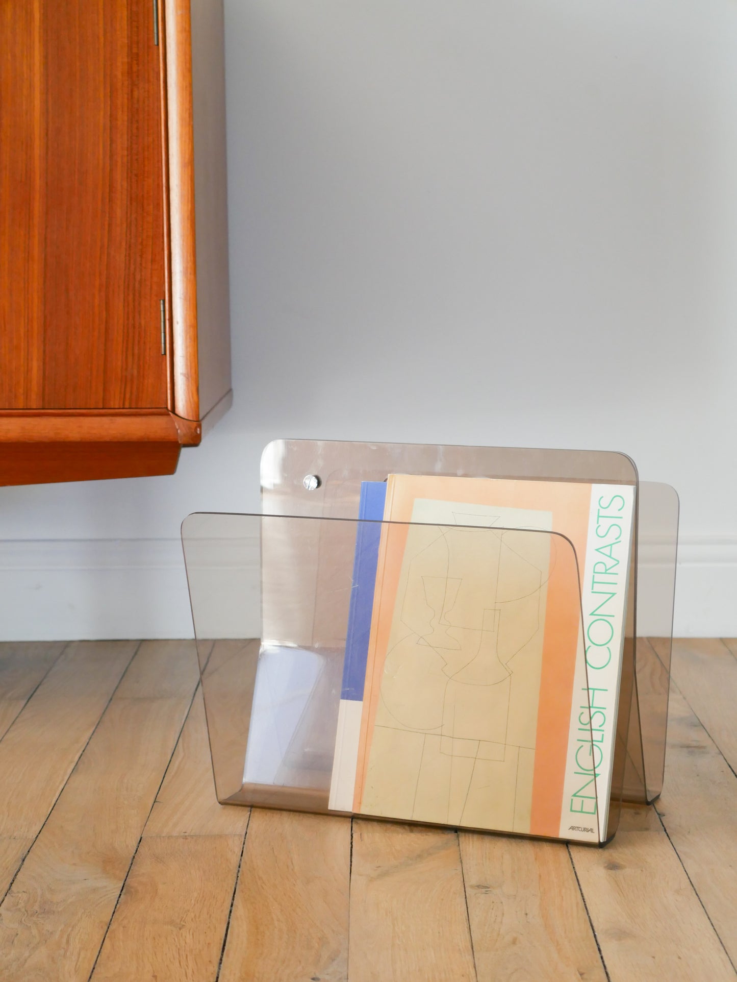 Porte-revues en plexi, Fumé, Design, 1970