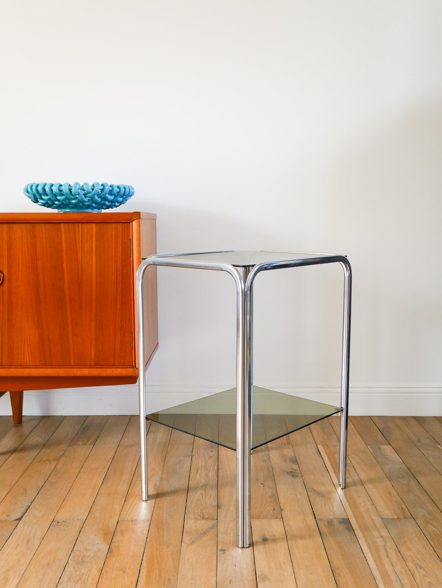 Console / table d'appoint tubulaire en chrome et verre fumé, double plateaux, 1970 -