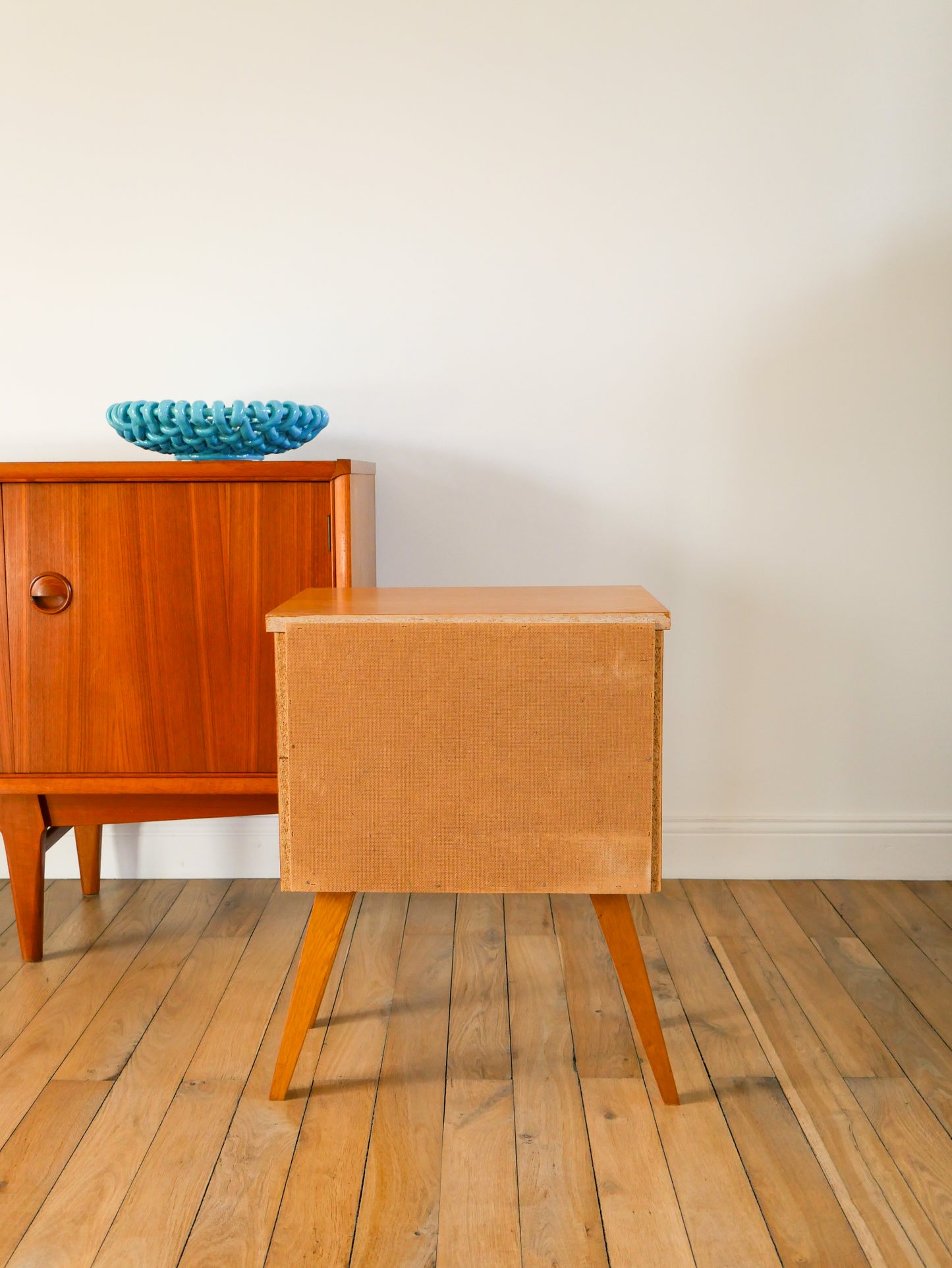 Chevet scandinave en placage teck, pieds compas et tiroir, 1960