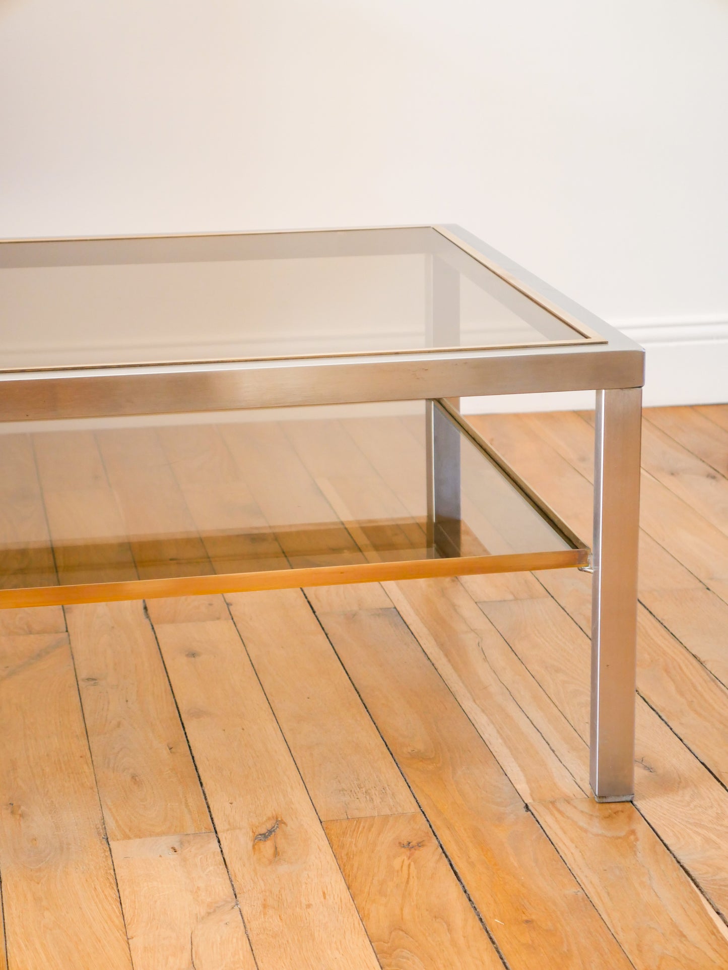 Grande table basse en acier brossé, laiton et verre fumé, double-plateaux, Design, Made in Italy, 1970