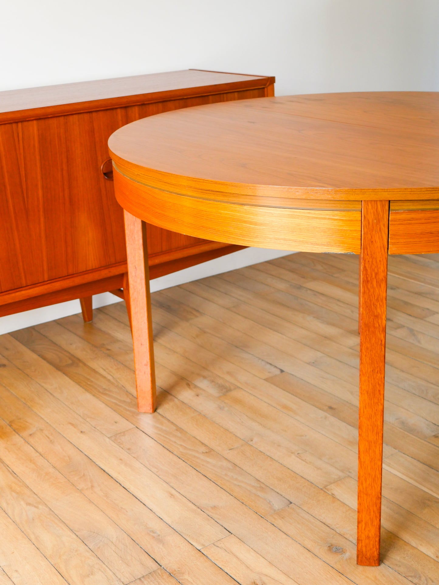 Grande table ronde de salon en bois, style Scandinave, 1960
