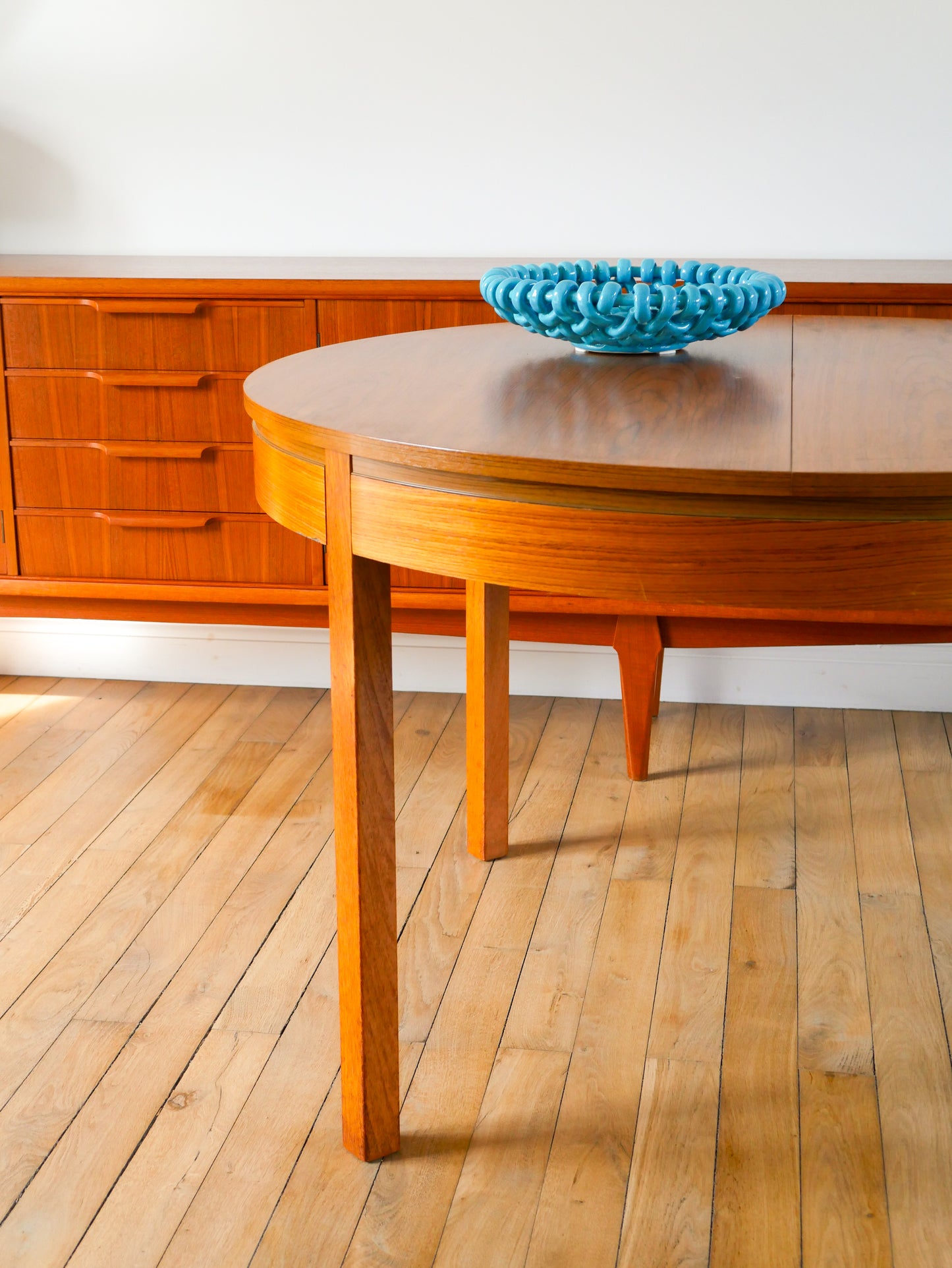 Grande table ronde de salon en bois, style Scandinave, 1960