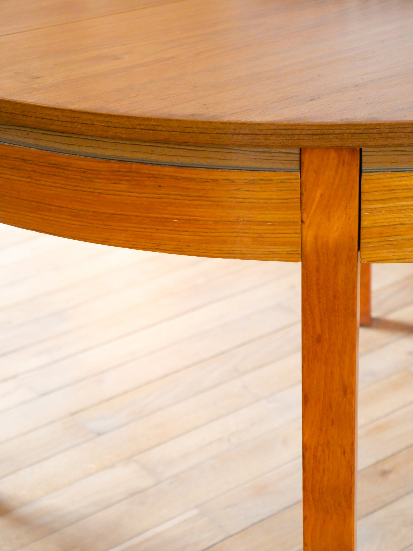Grande table ronde de salon en bois, style Scandinave, 1960