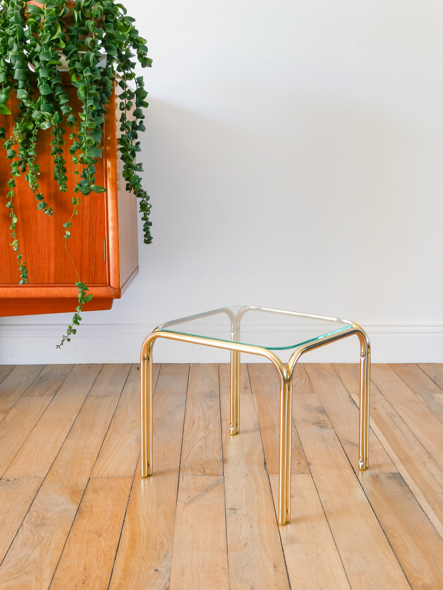 Mini table basse en laiton doré et verre, 1980
