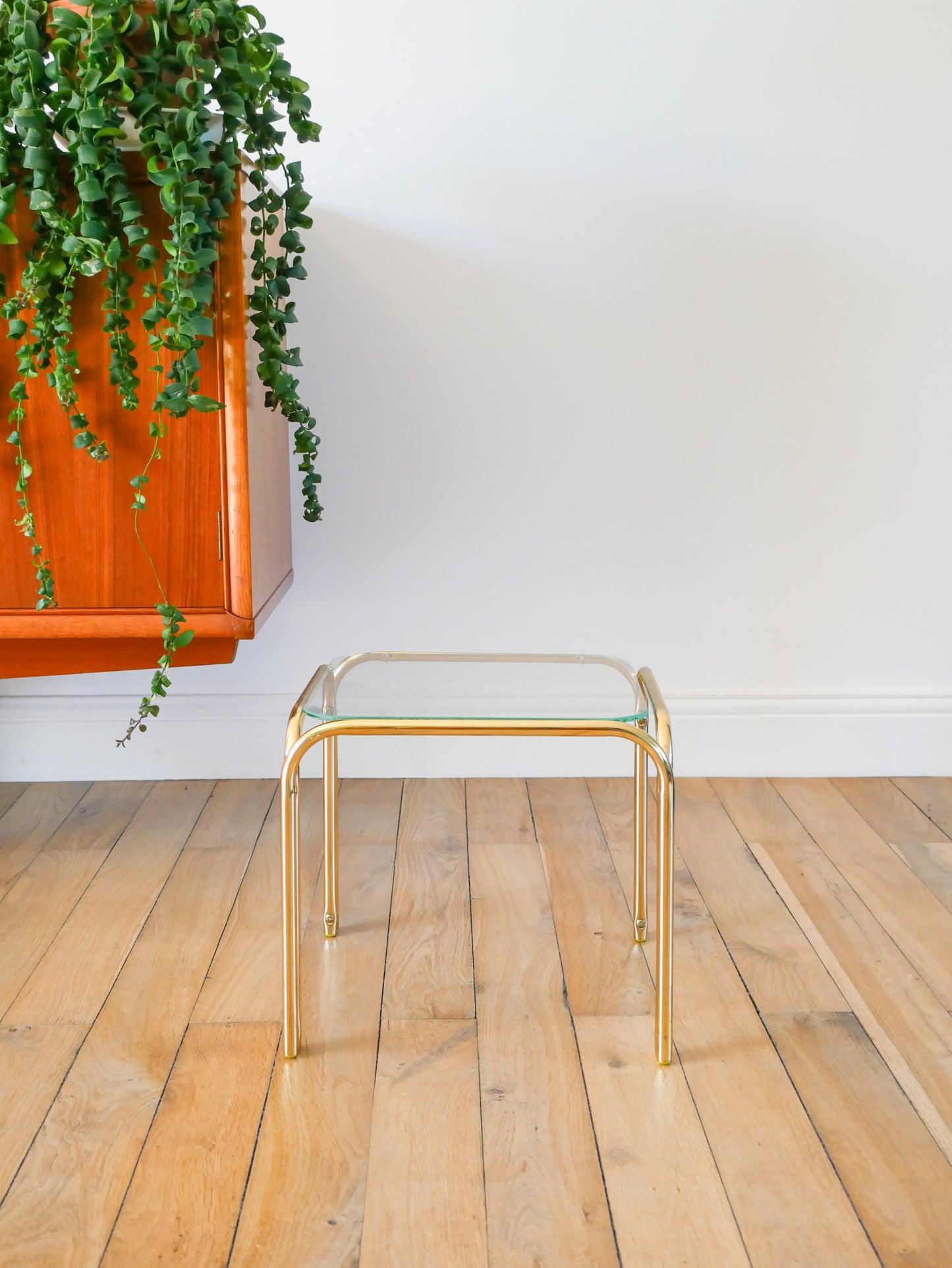 Mini table basse en laiton doré et verre, 1980