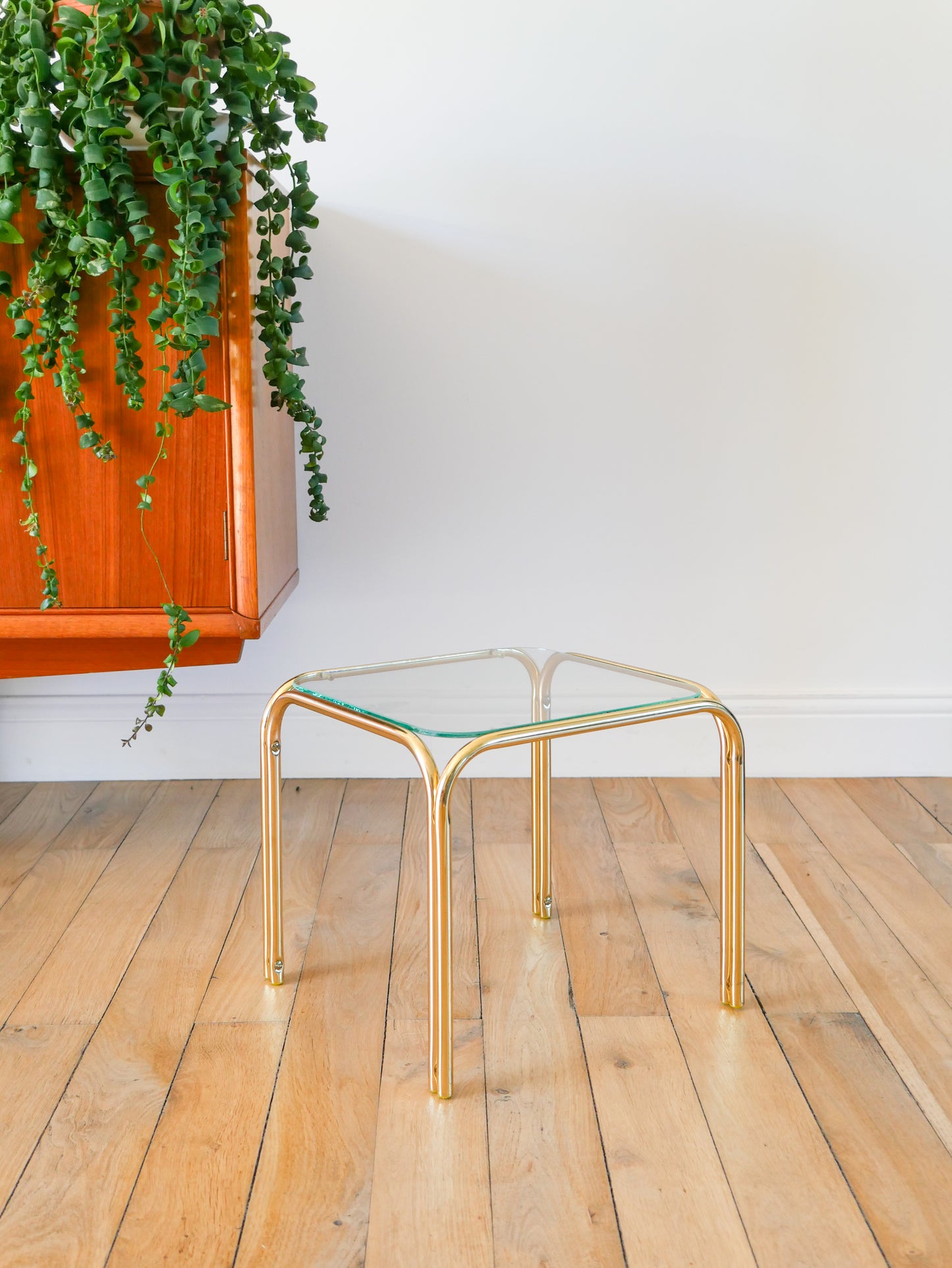 Mini table basse en laiton doré et verre, 1980