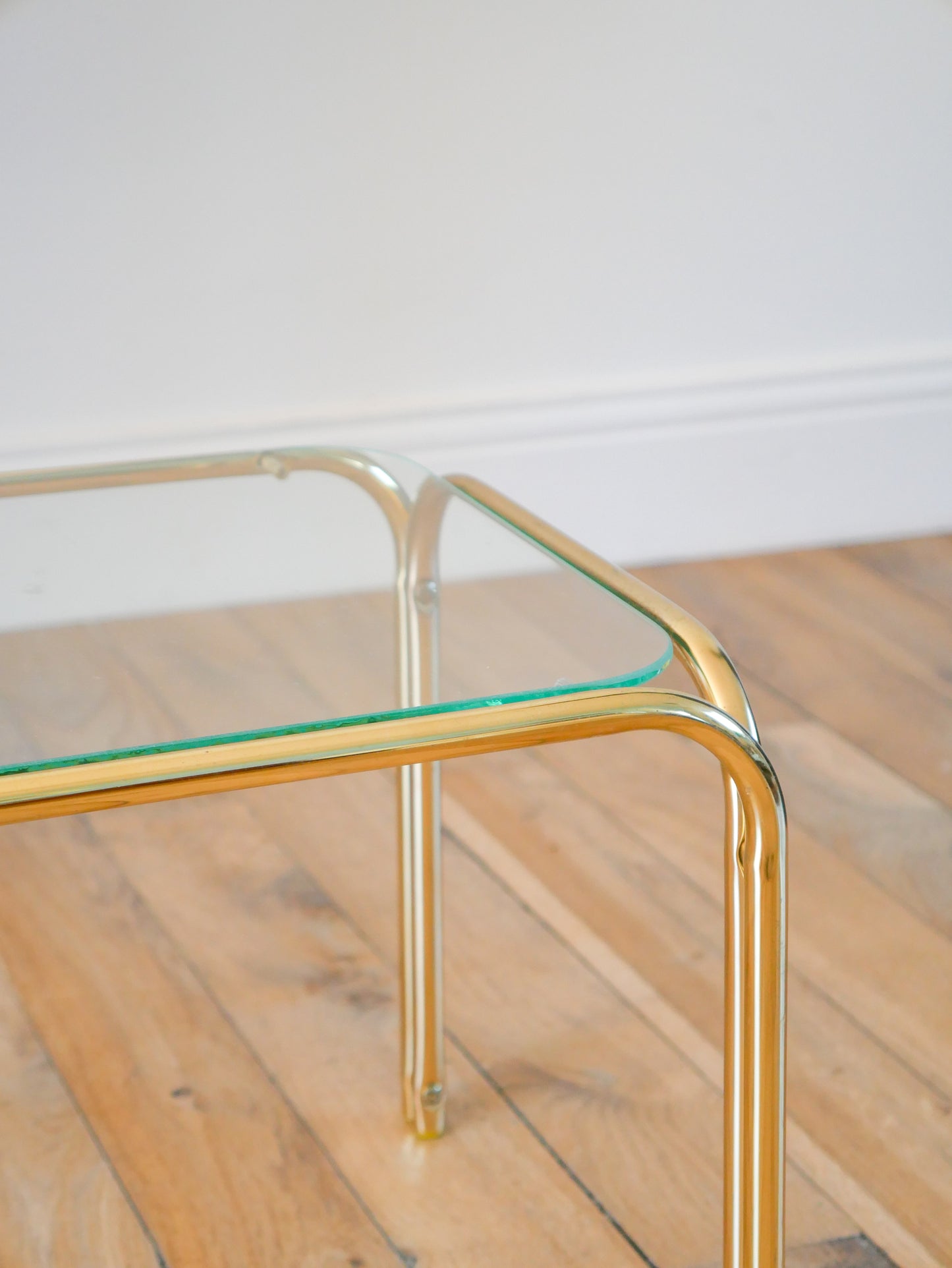 Mini table basse en laiton doré et verre, 1980