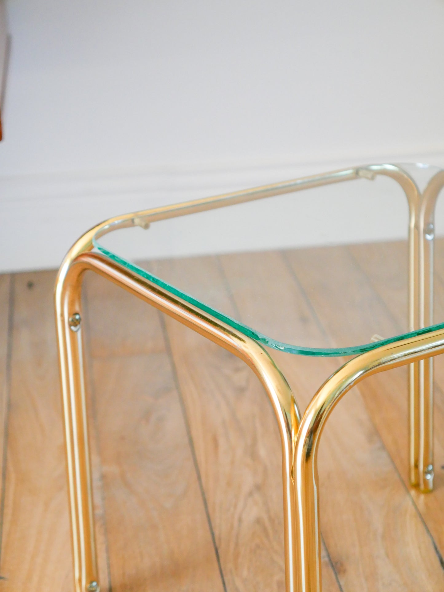 Mini table basse en laiton doré et verre, 1980