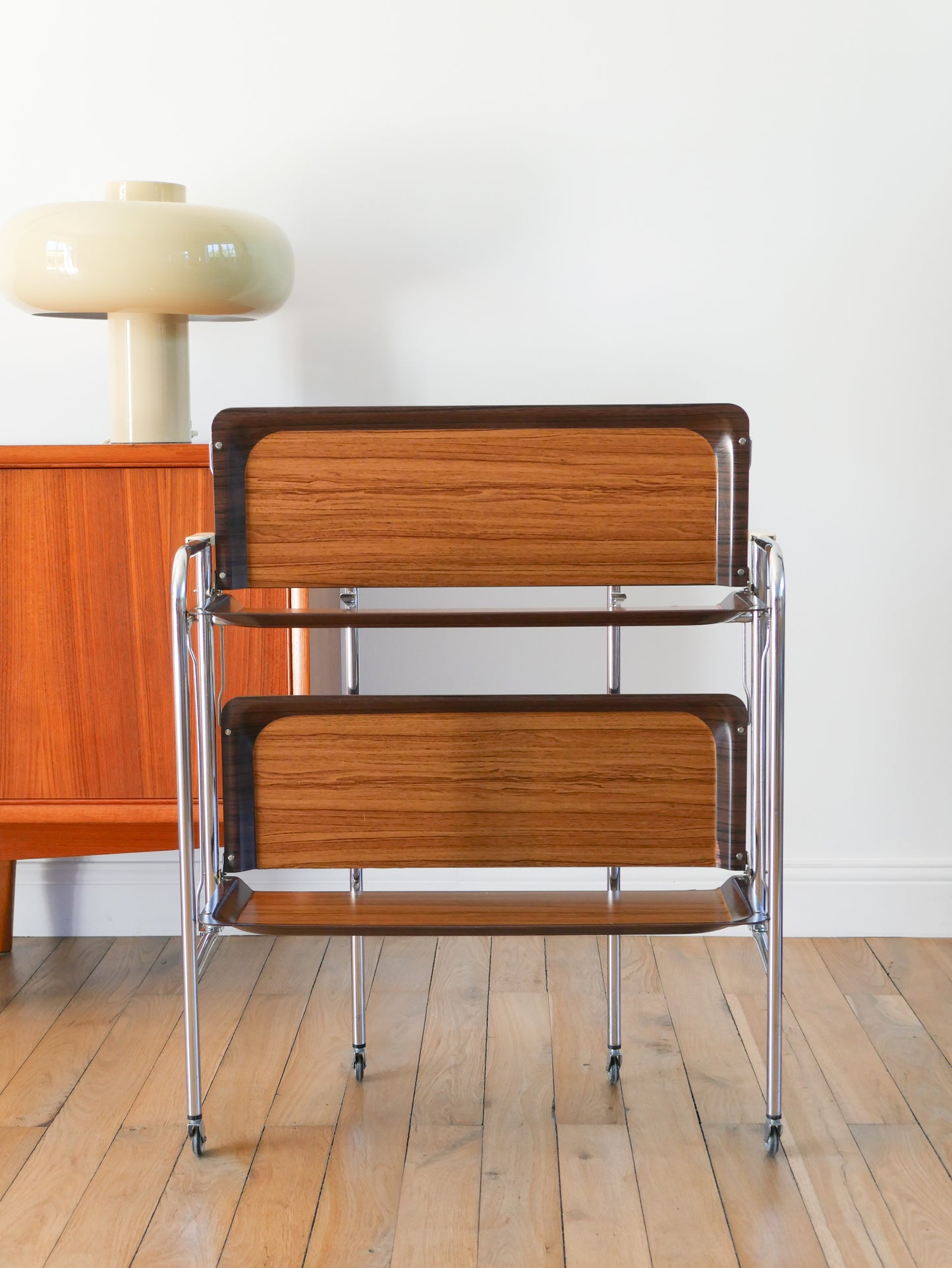 Desserte roulante en chrome et formica modulable, à triple plateaux, 1970