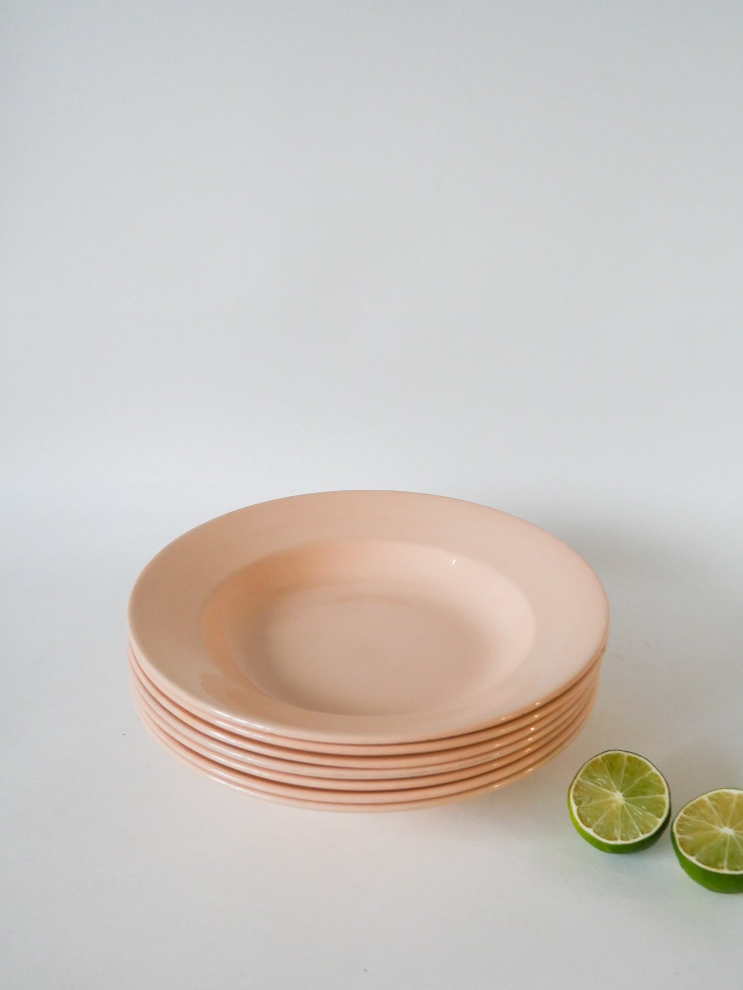 Lot de 7 assiettes creuses Digoin Sarreguemines rose poudré 1950