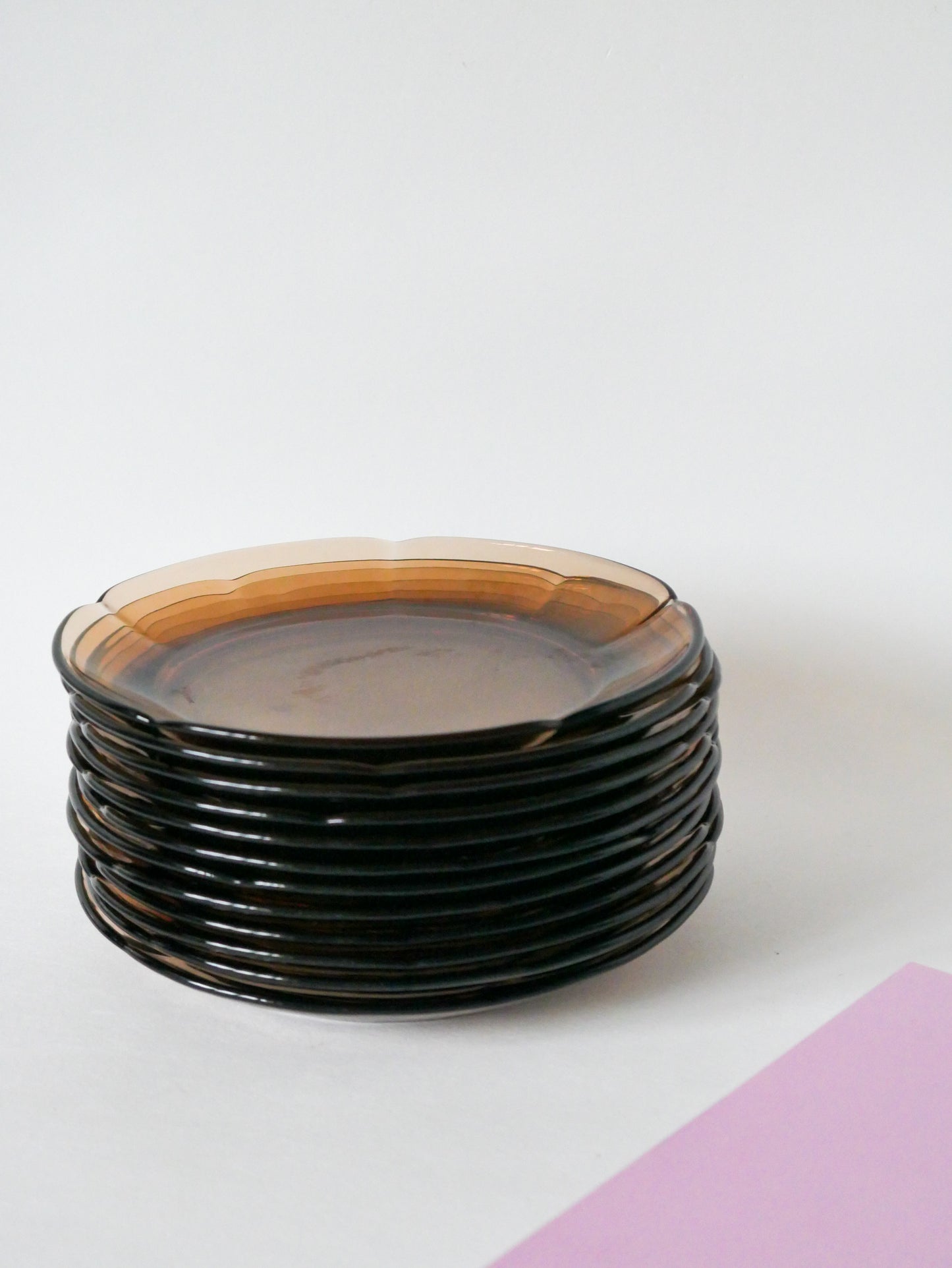 Lot de 6 assiettes à dessert corolles en verre fumé Duralex 1970
