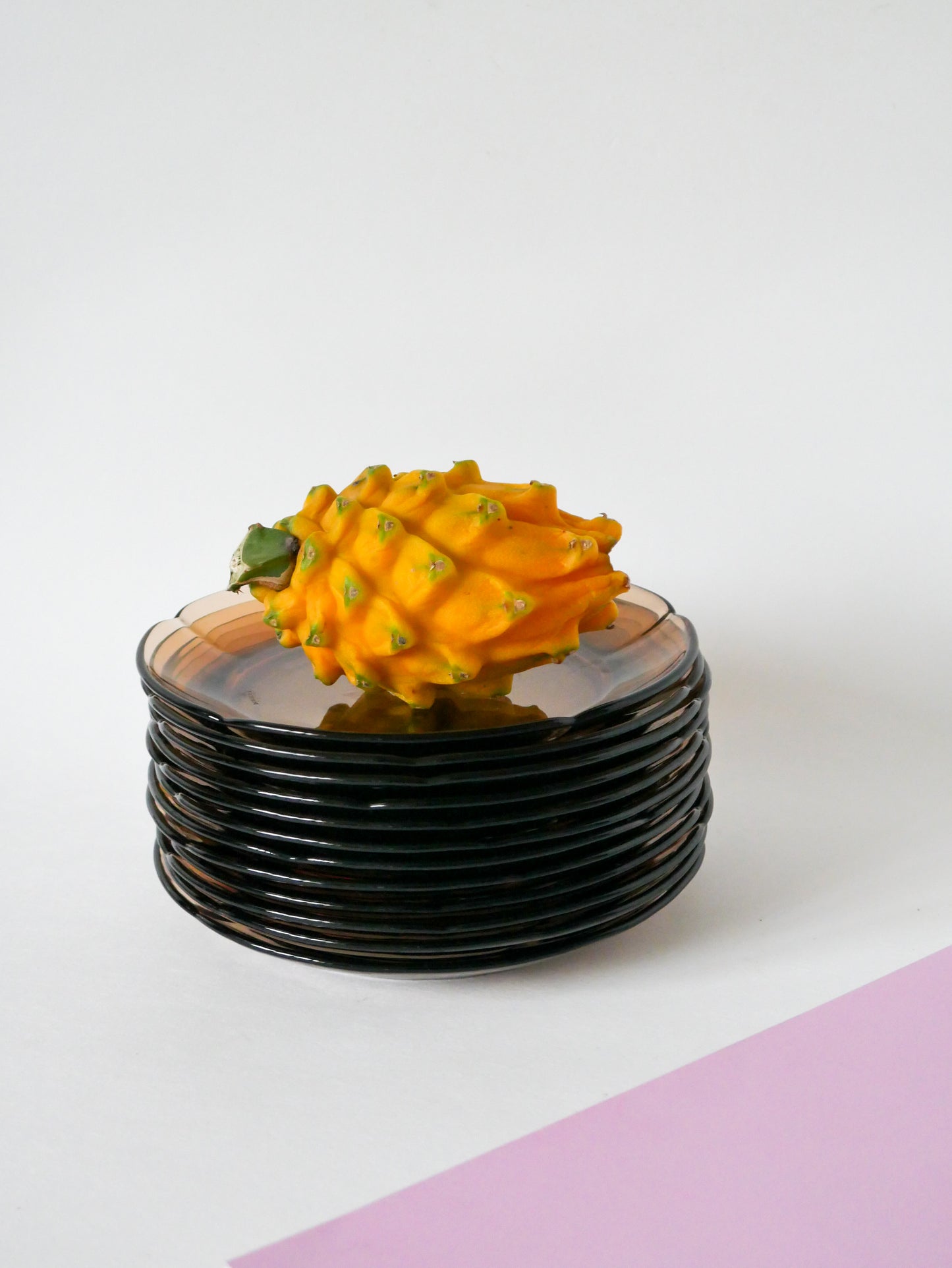 Lot de 6 assiettes à dessert corolles en verre fumé Duralex 1970