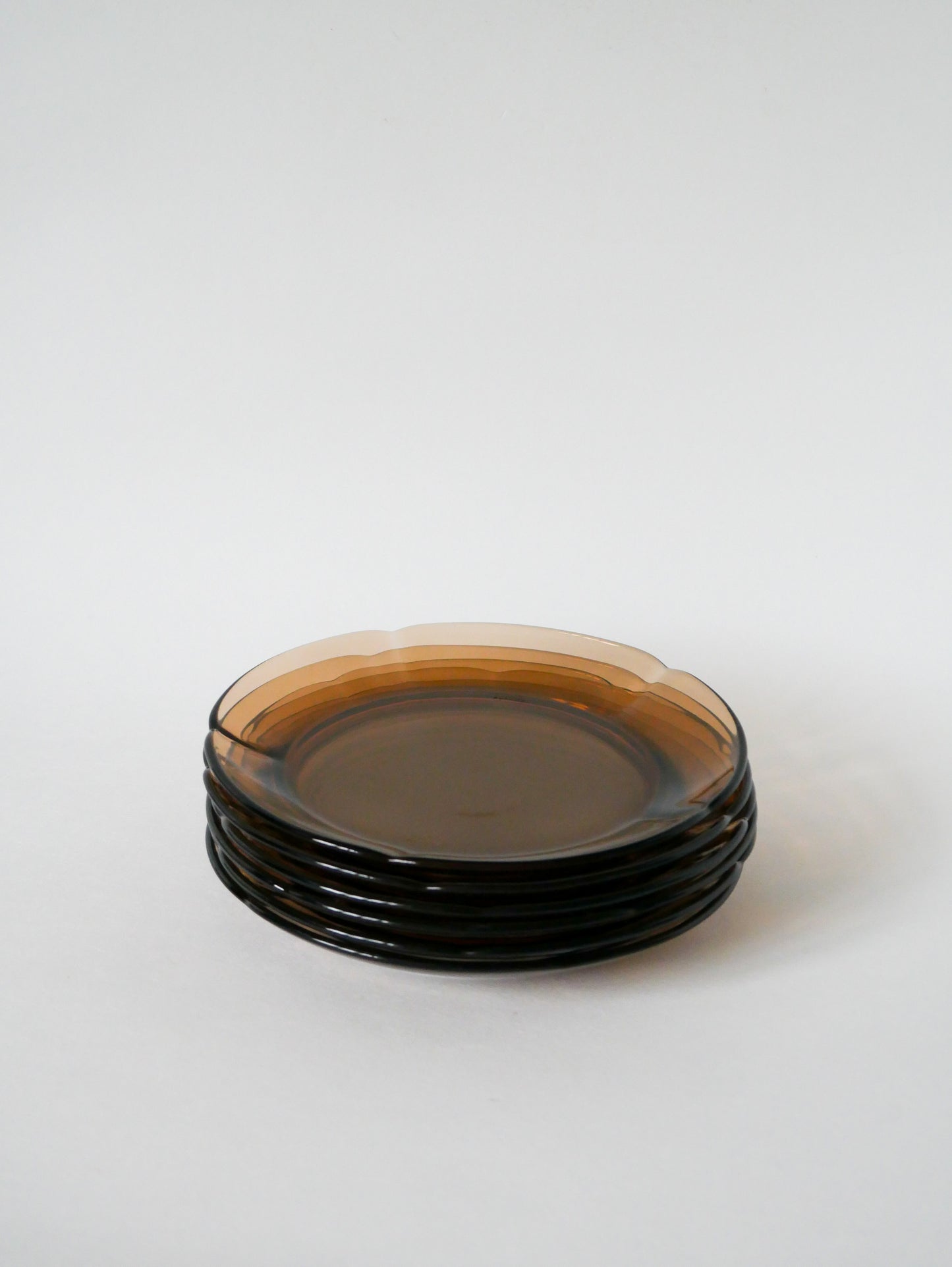 Lot de 6 assiettes à dessert corolles en verre fumé Duralex 1970