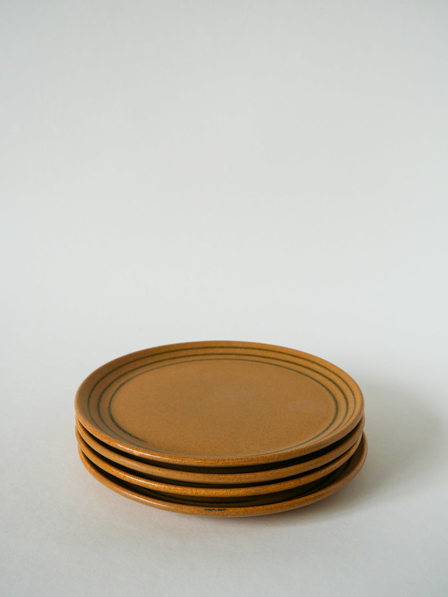 Lot de 4 assiettes à dessert en grès à liserés Sarreguemines, Made in France, 1970