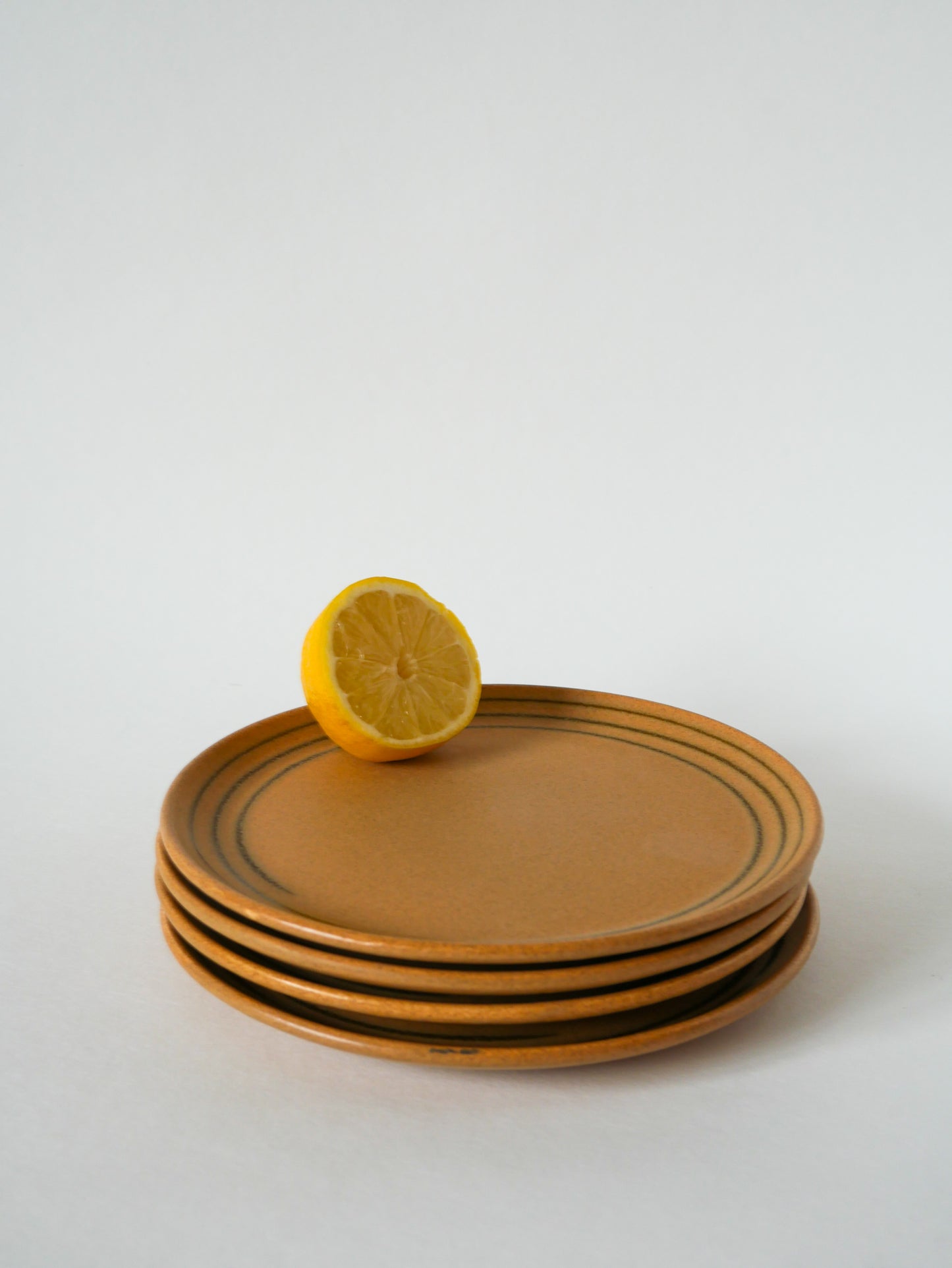 Lot de 4 assiettes à dessert en grès à liserés Sarreguemines, Made in France, 1970