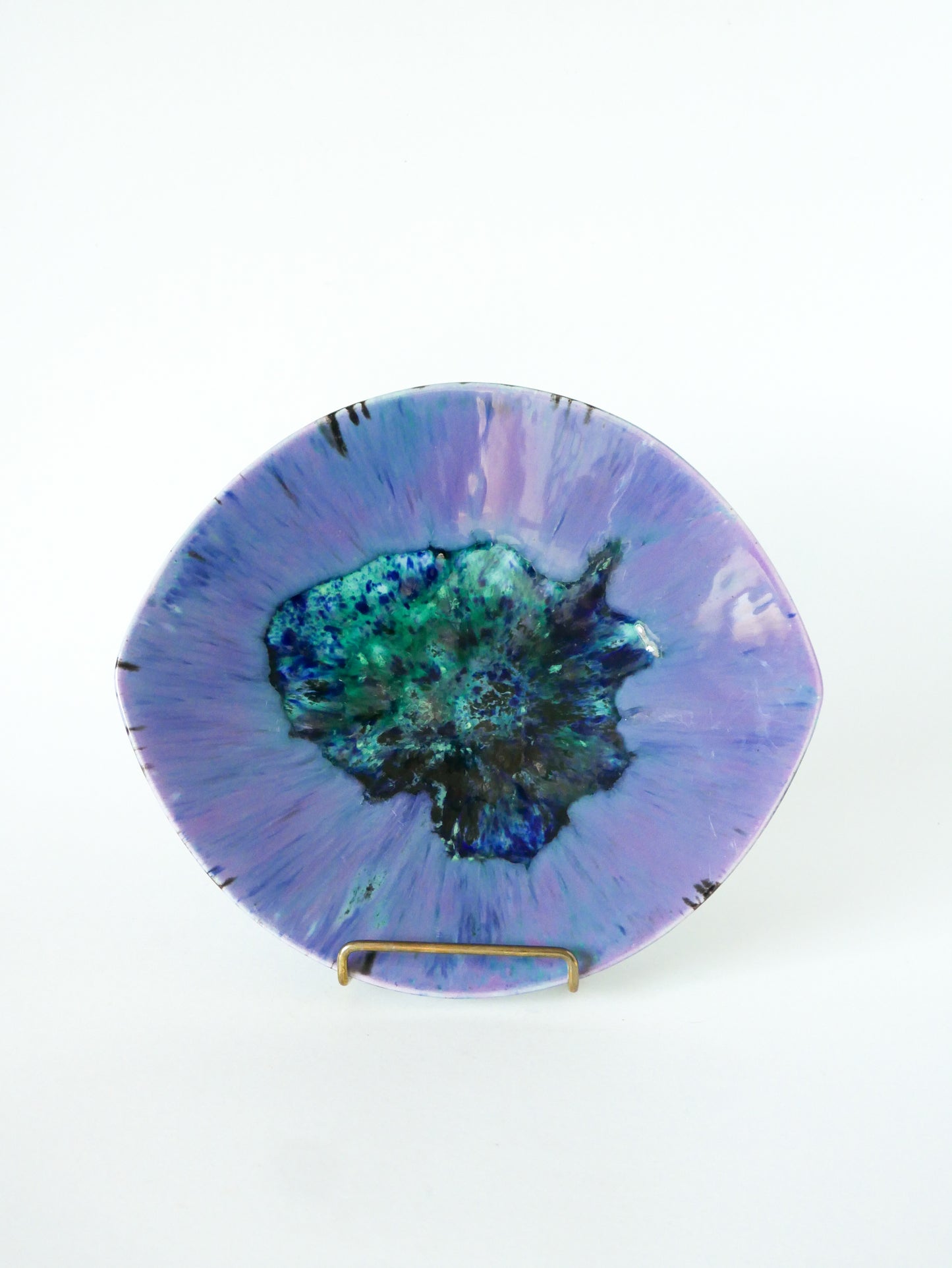Assiette de présentation en céramique, Émaux Violets & Bleus, Grès du Vernon, 1970