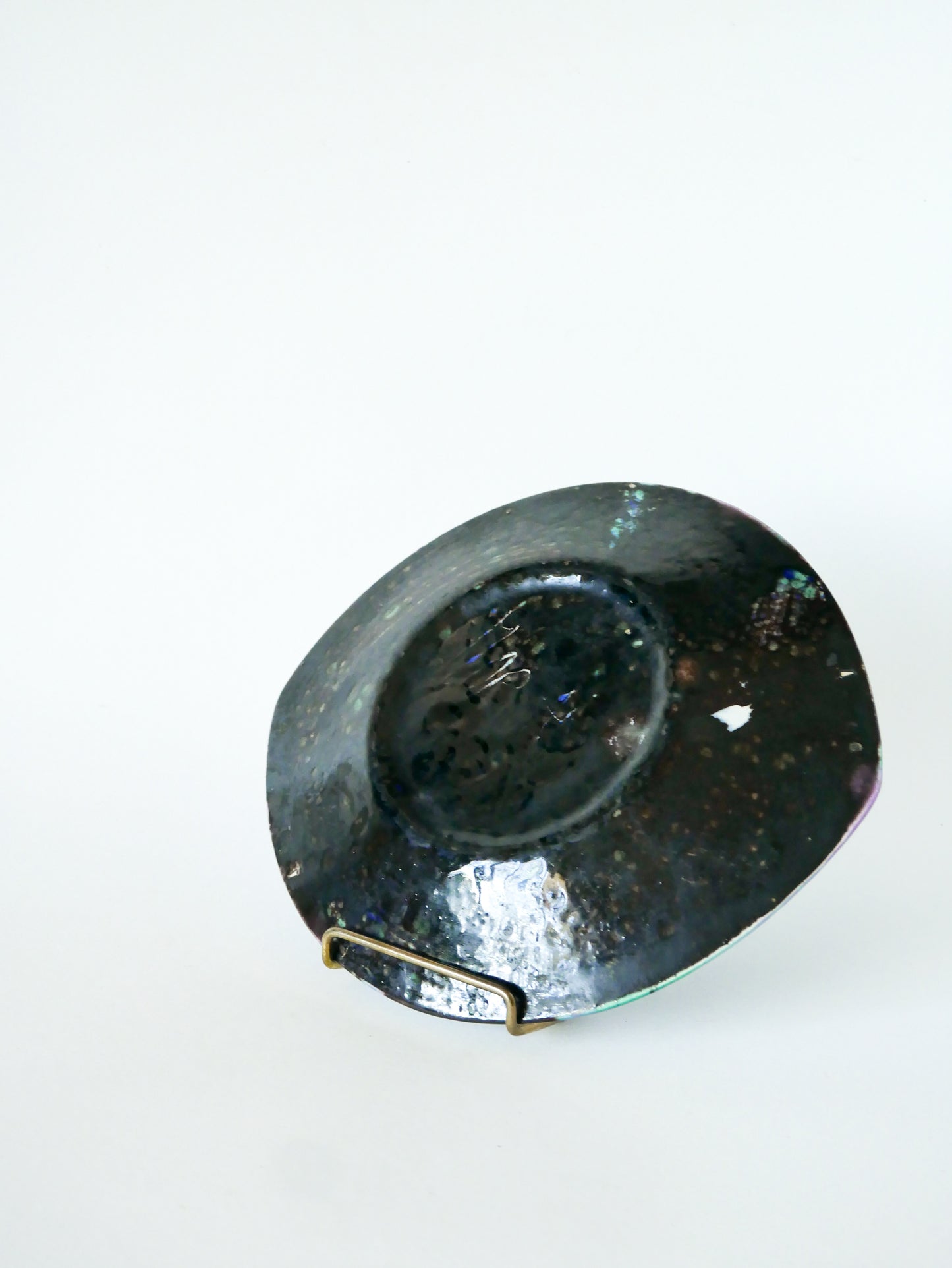 Assiette de présentation en céramique, Émaux Violets & Bleus, Grès du Vernon, 1970