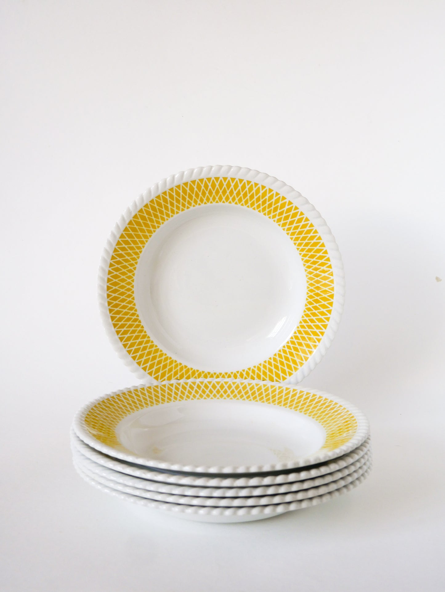 Lot de 6 assiettes creuses Badonviller dentelées à motifs géométriques, Jaunes, 1960
