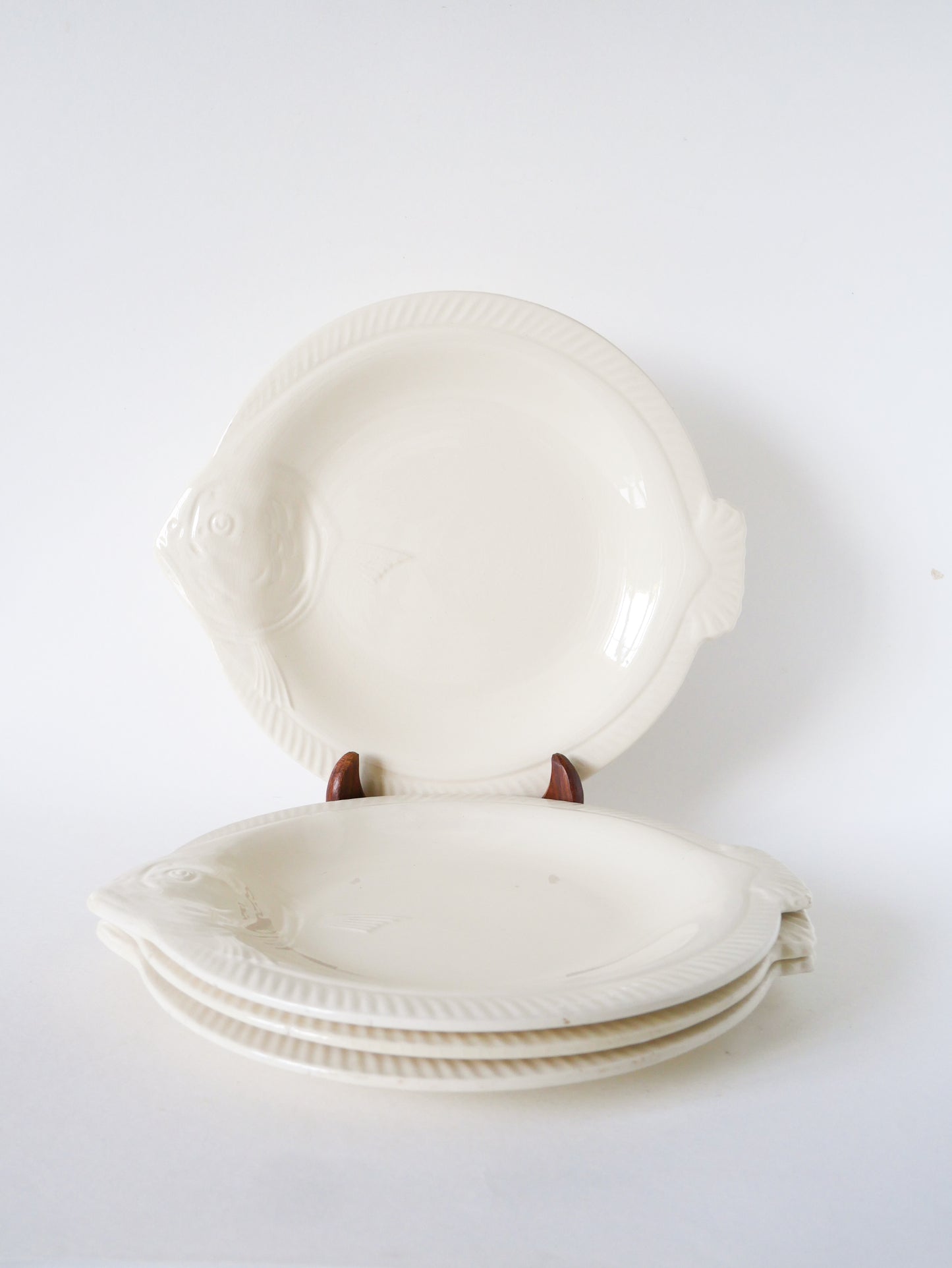 Lot de 4 assiettes en barbotine, modèle Poisson, Crème, 1960