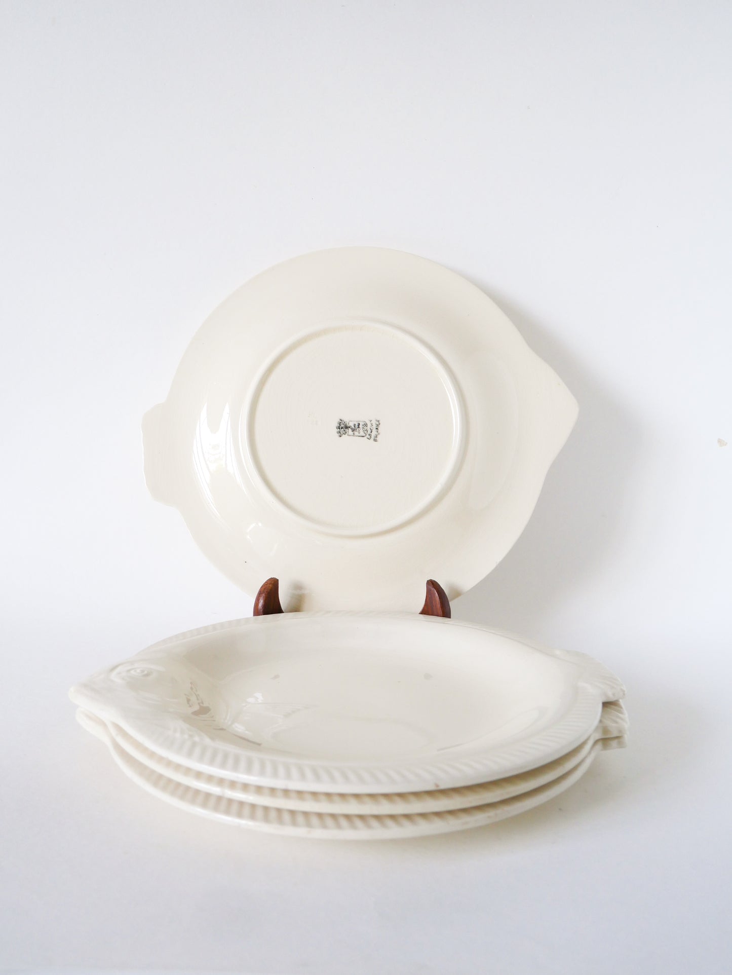 Lot de 4 assiettes en barbotine, modèle Poisson, Crème, 1960
