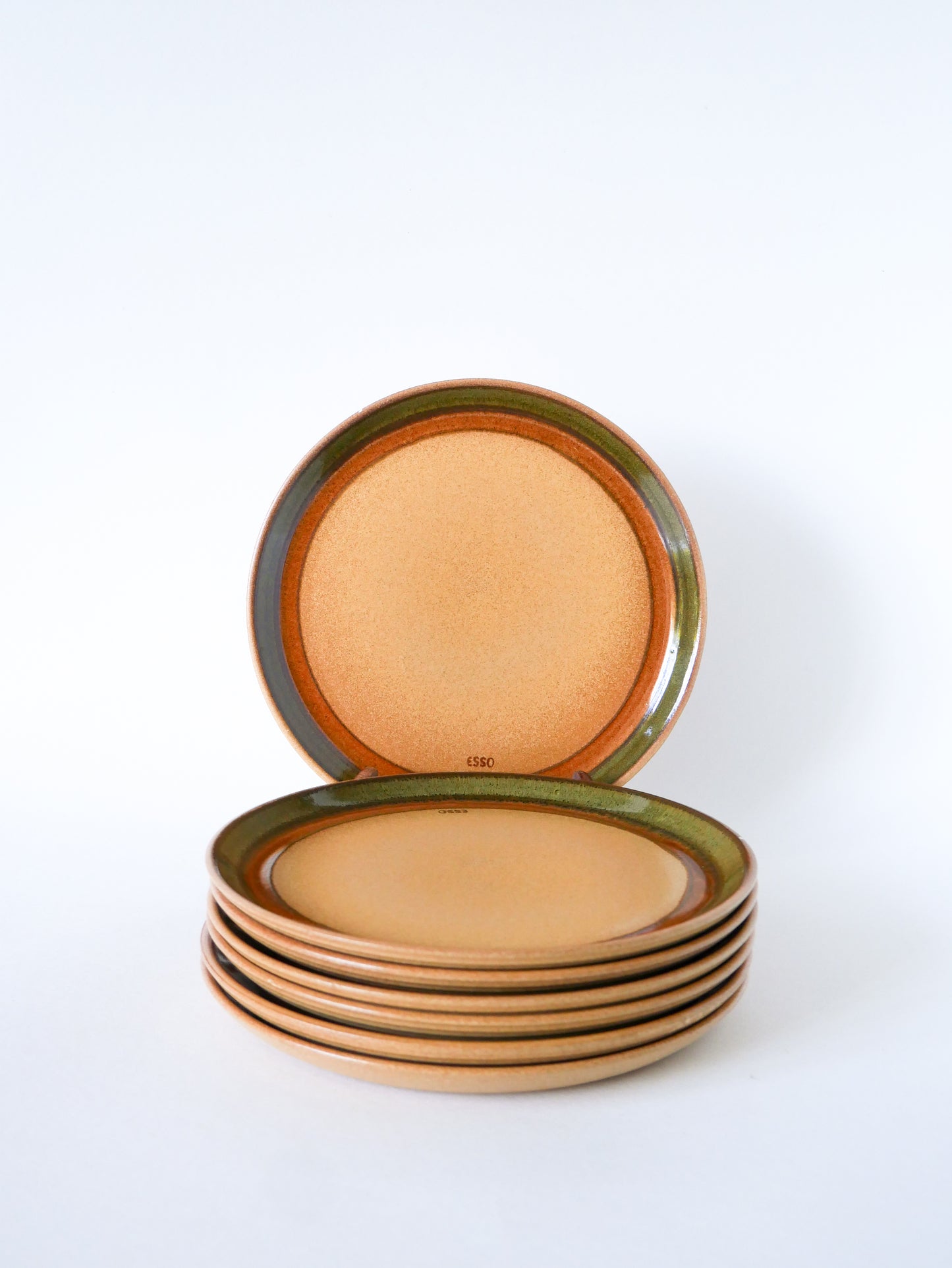 Lot de 7 assiettes à dessert en grès, liseré Vert, 1970