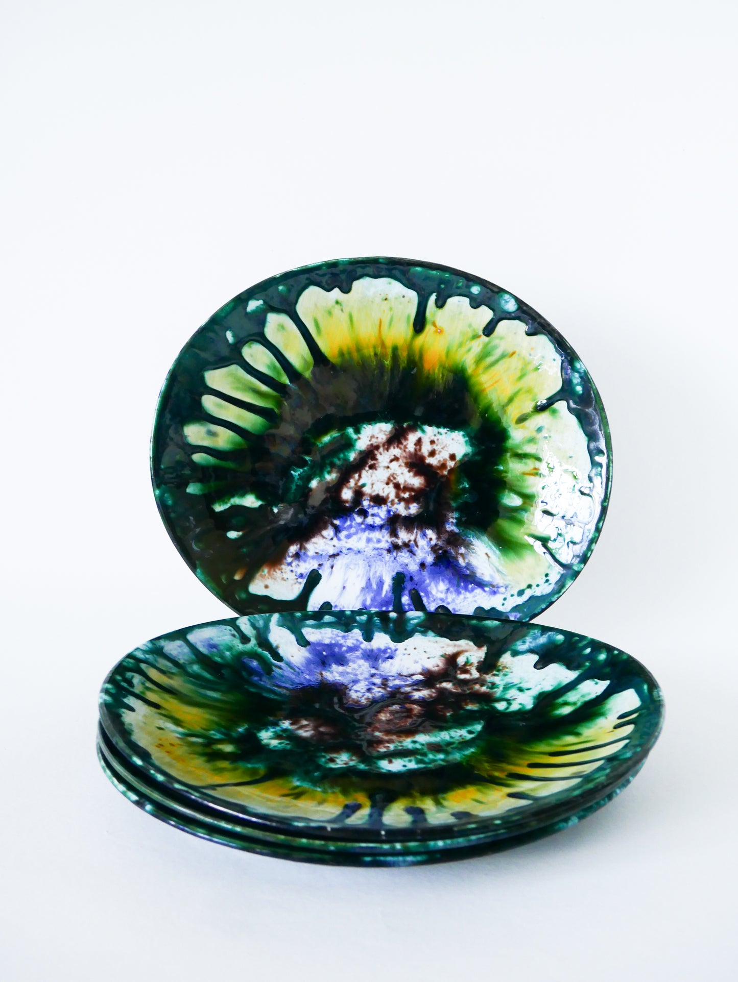 Lot de 5 assiettes plates ovoïdes en céramique du Morvan, 1970