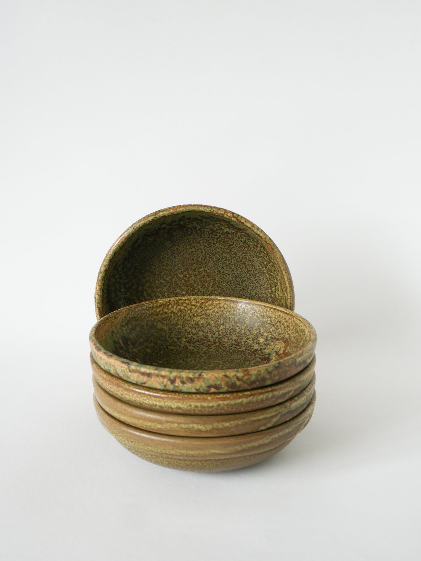Lot de 5 assiettes creuses en grès moucheté, Marron & Vert, Fabrication Artisanale, 1970