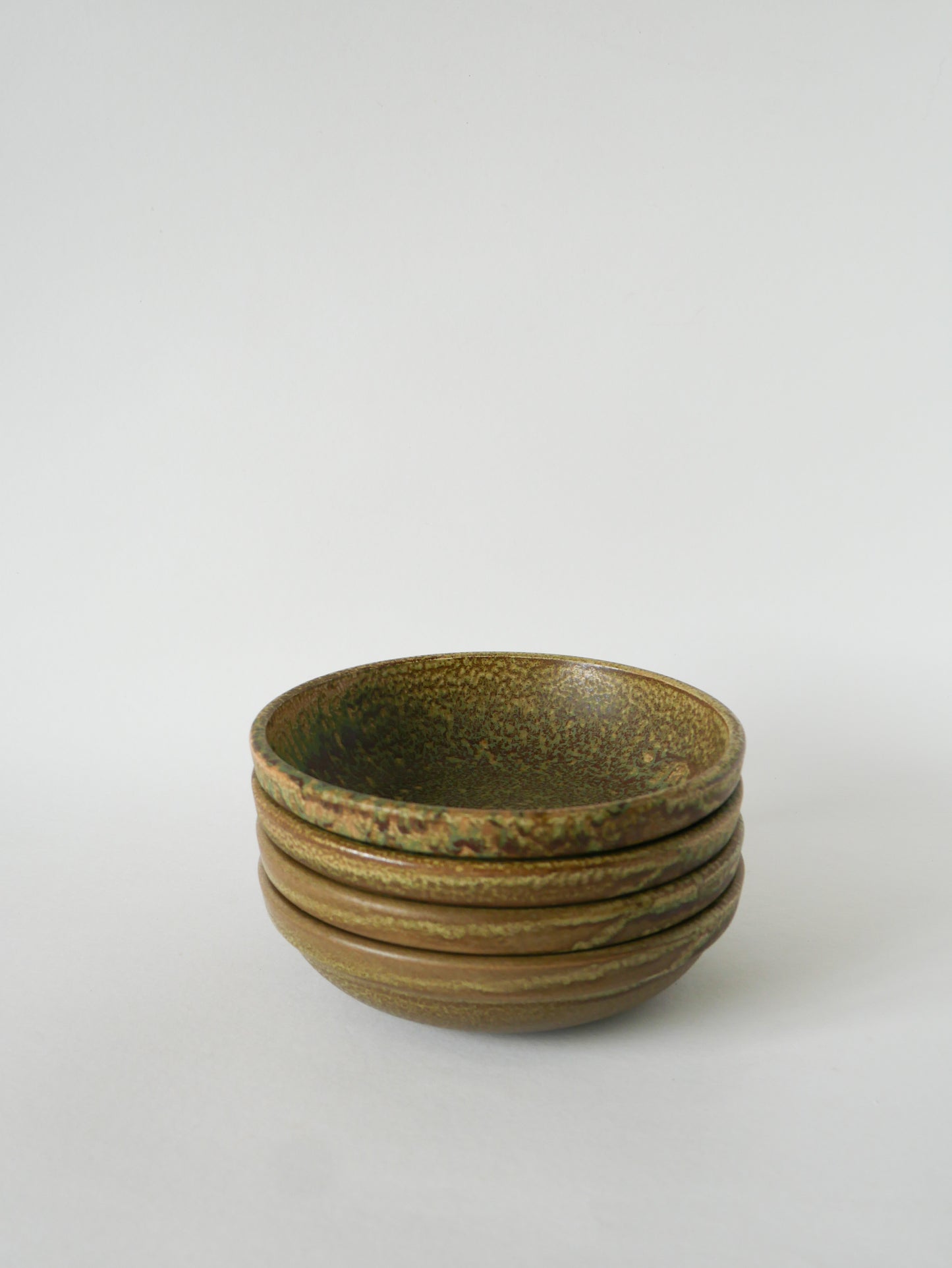 Lot de 4 assiettes creuses en grès moucheté, Marron & Vert, Fabrication Artisanale, 1970